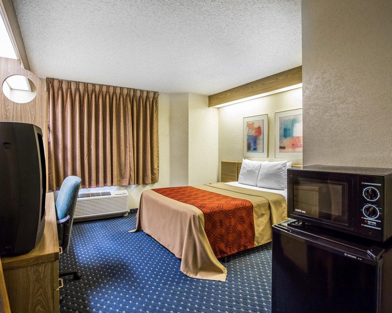 Econo Lodge Denver International Airport — 7