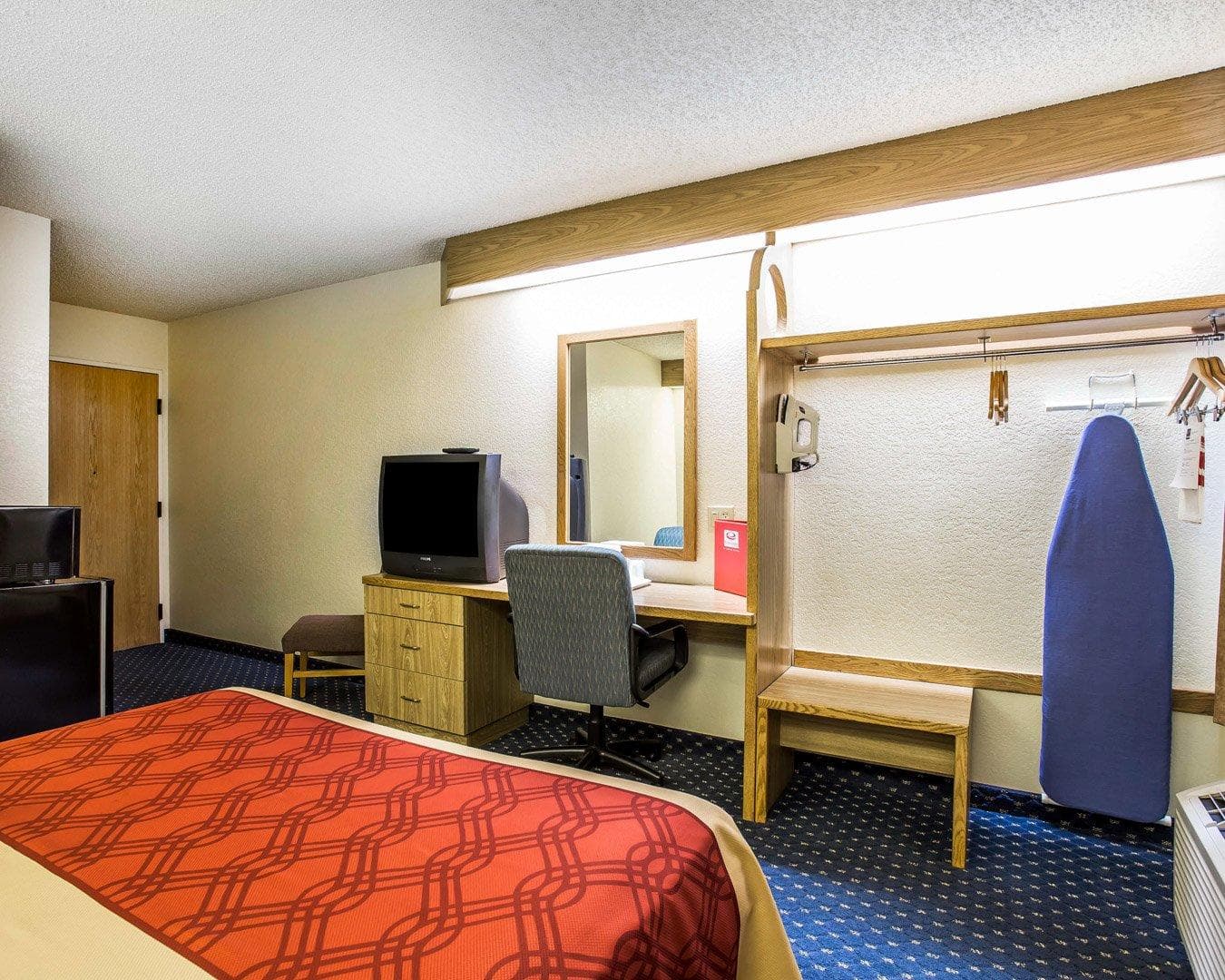 Econo Lodge Denver International Airport — 9