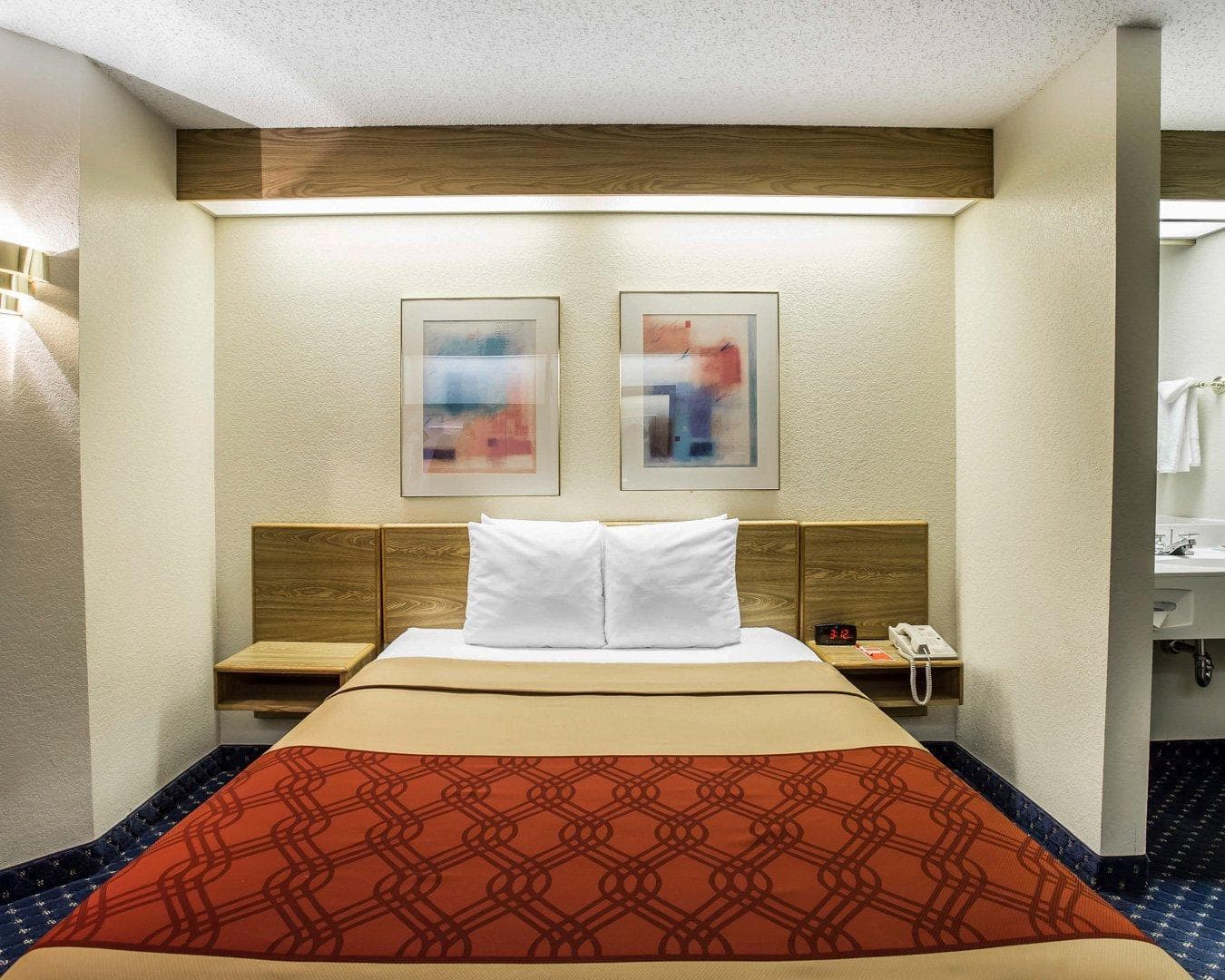 Econo Lodge Denver International Airport — 16
