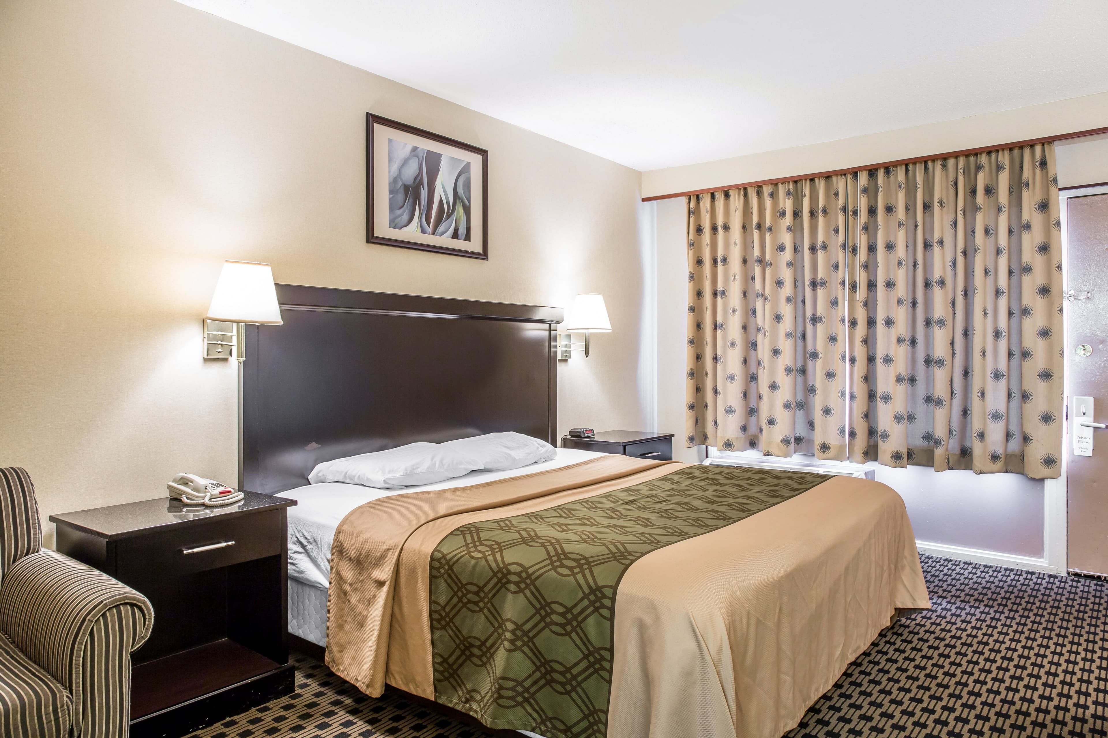 Econo Lodge - Image 2