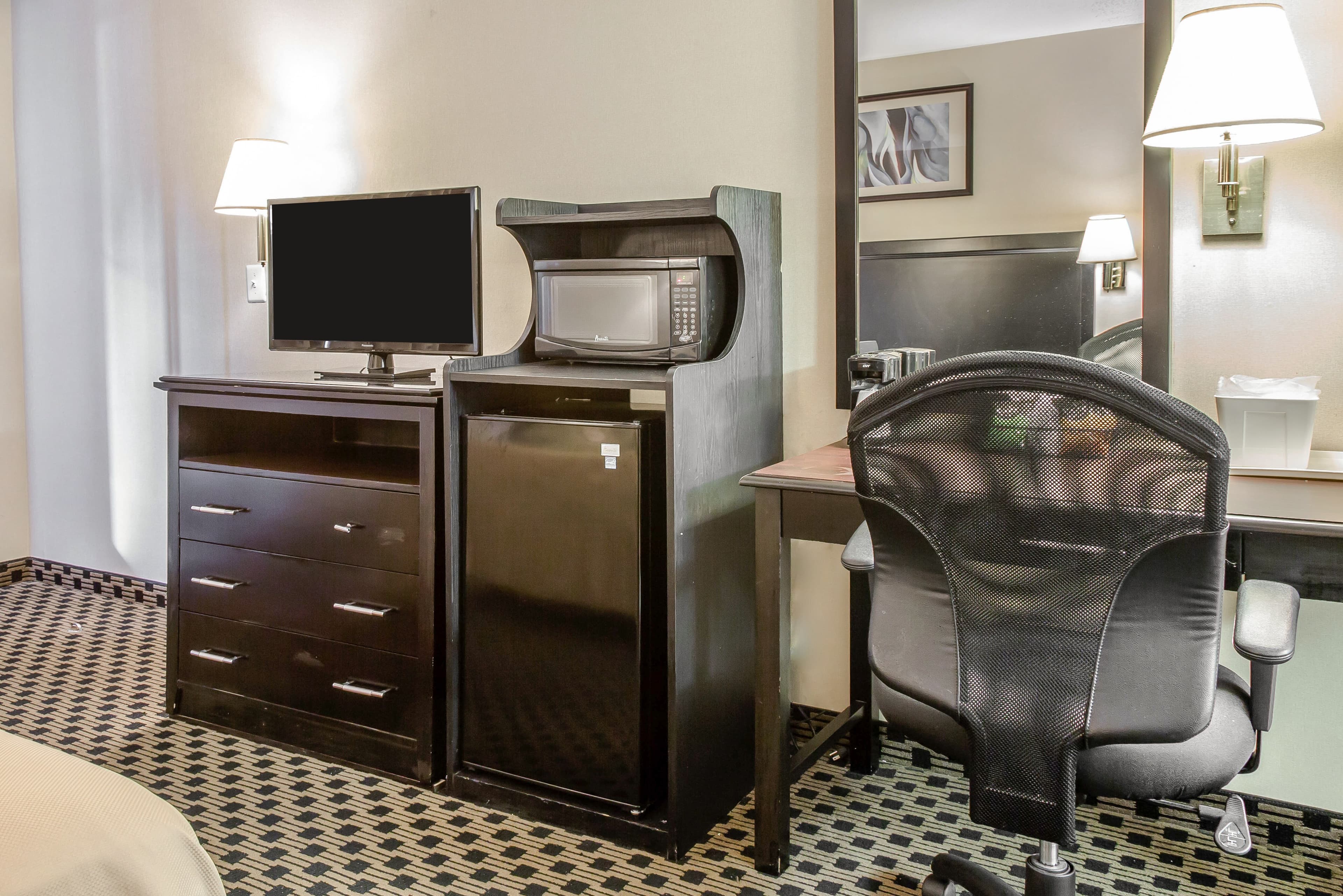 Econo Lodge - Image 3