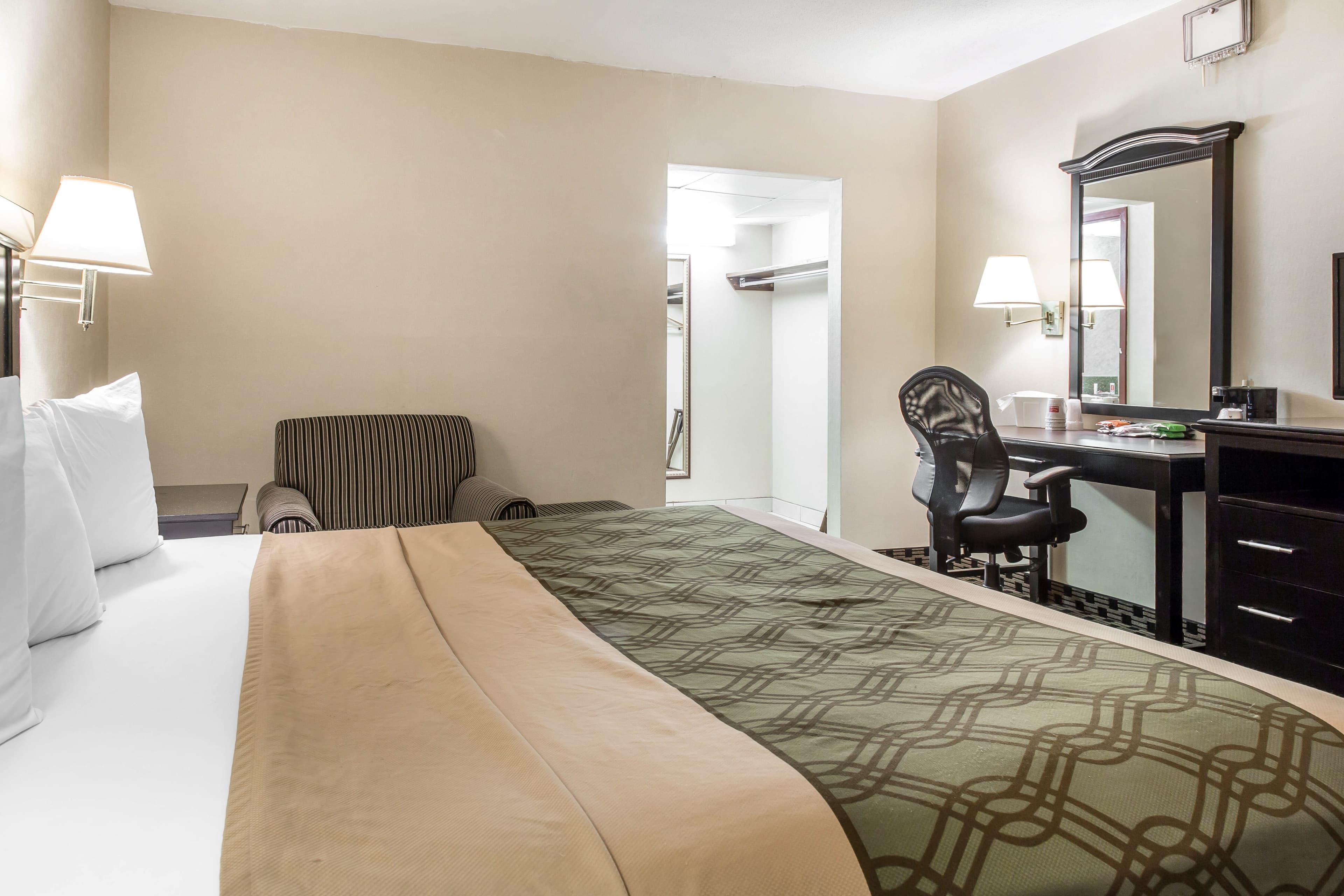 Econo Lodge — 7