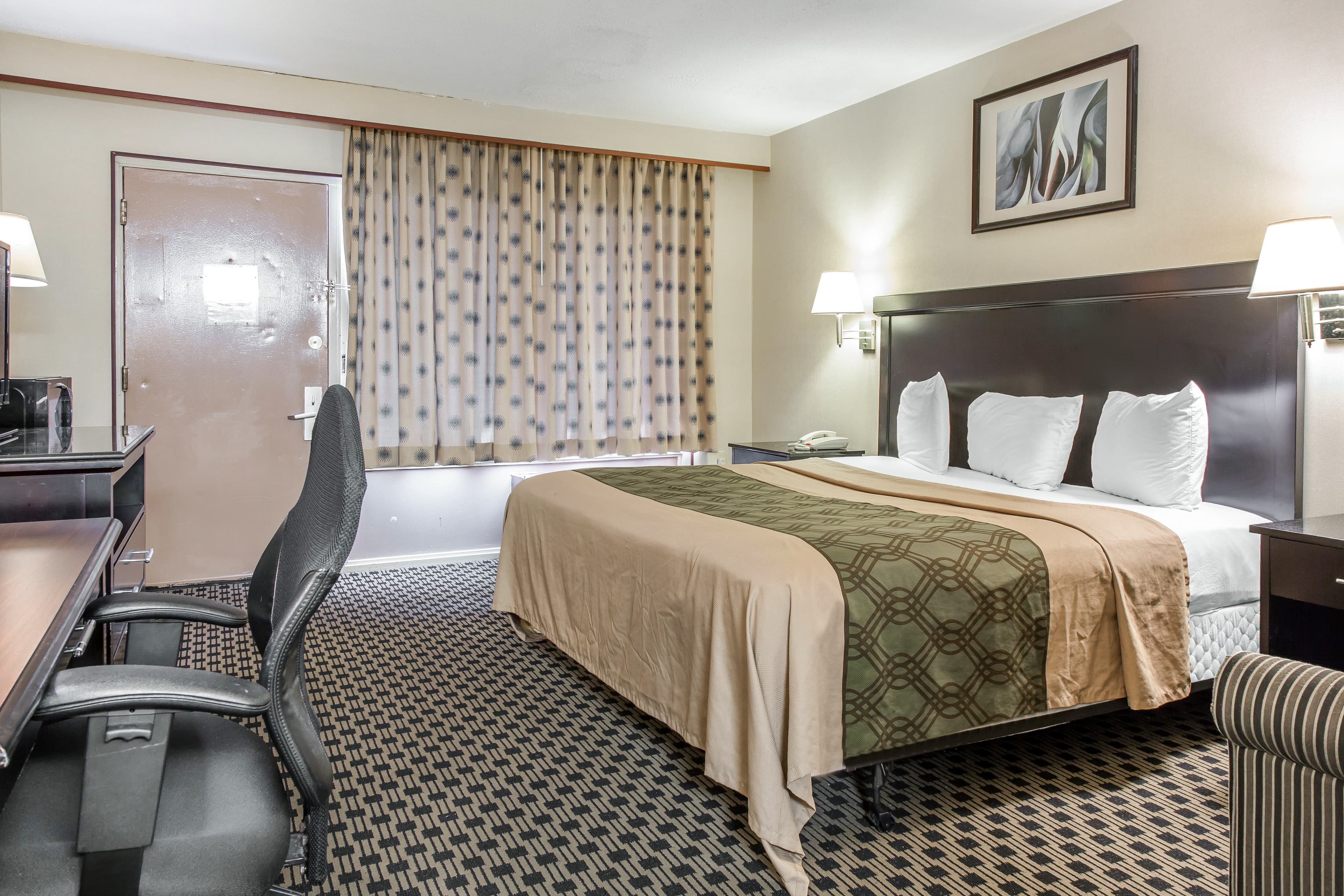 Econo Lodge — 8