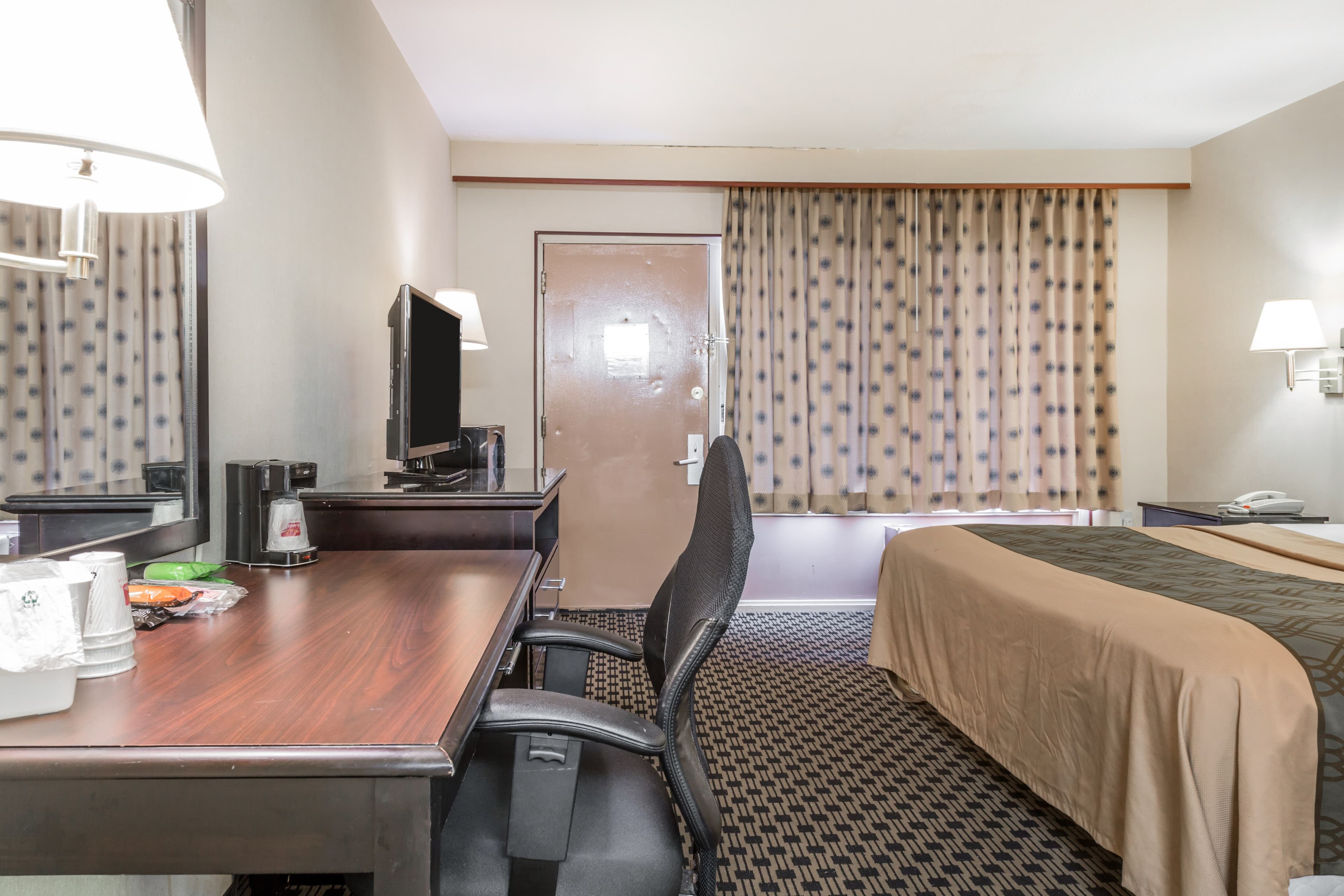 Econo Lodge — 9