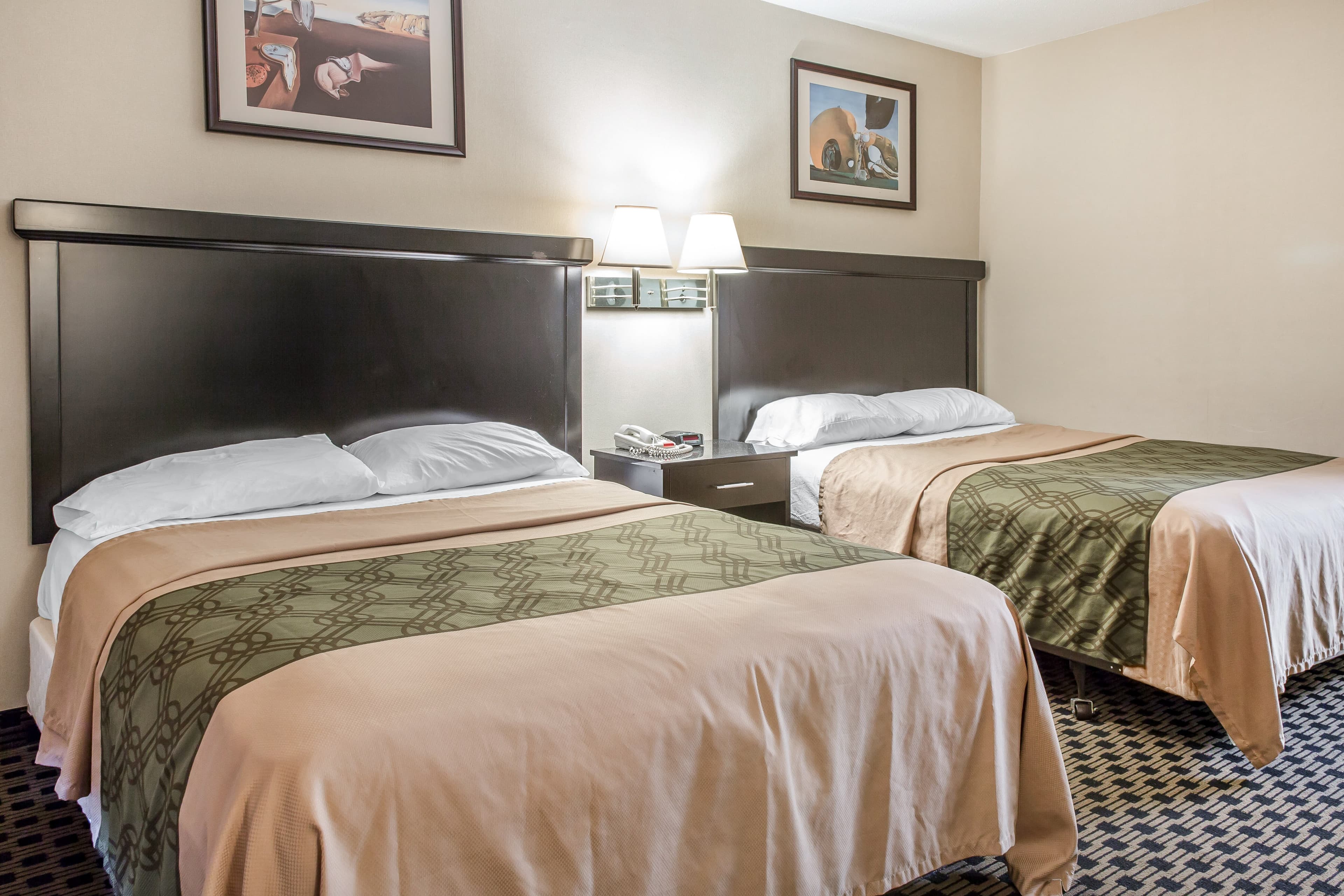 Econo Lodge — 14