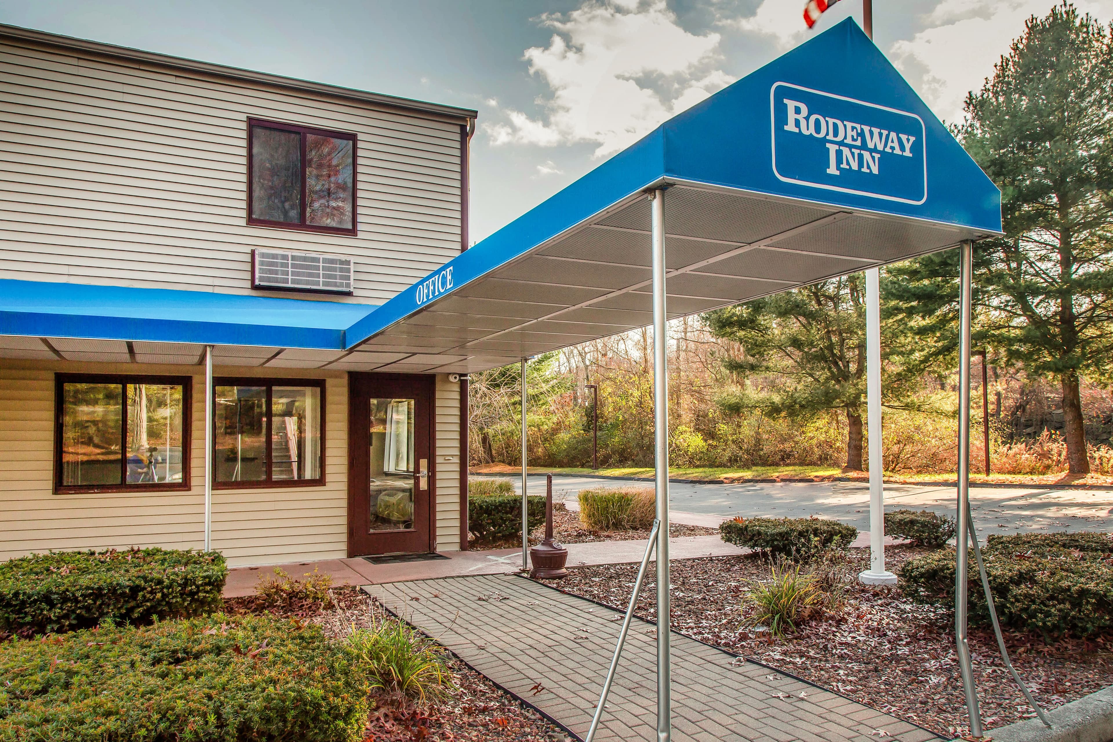 Rodeway Inn Groton - New London - Image 1