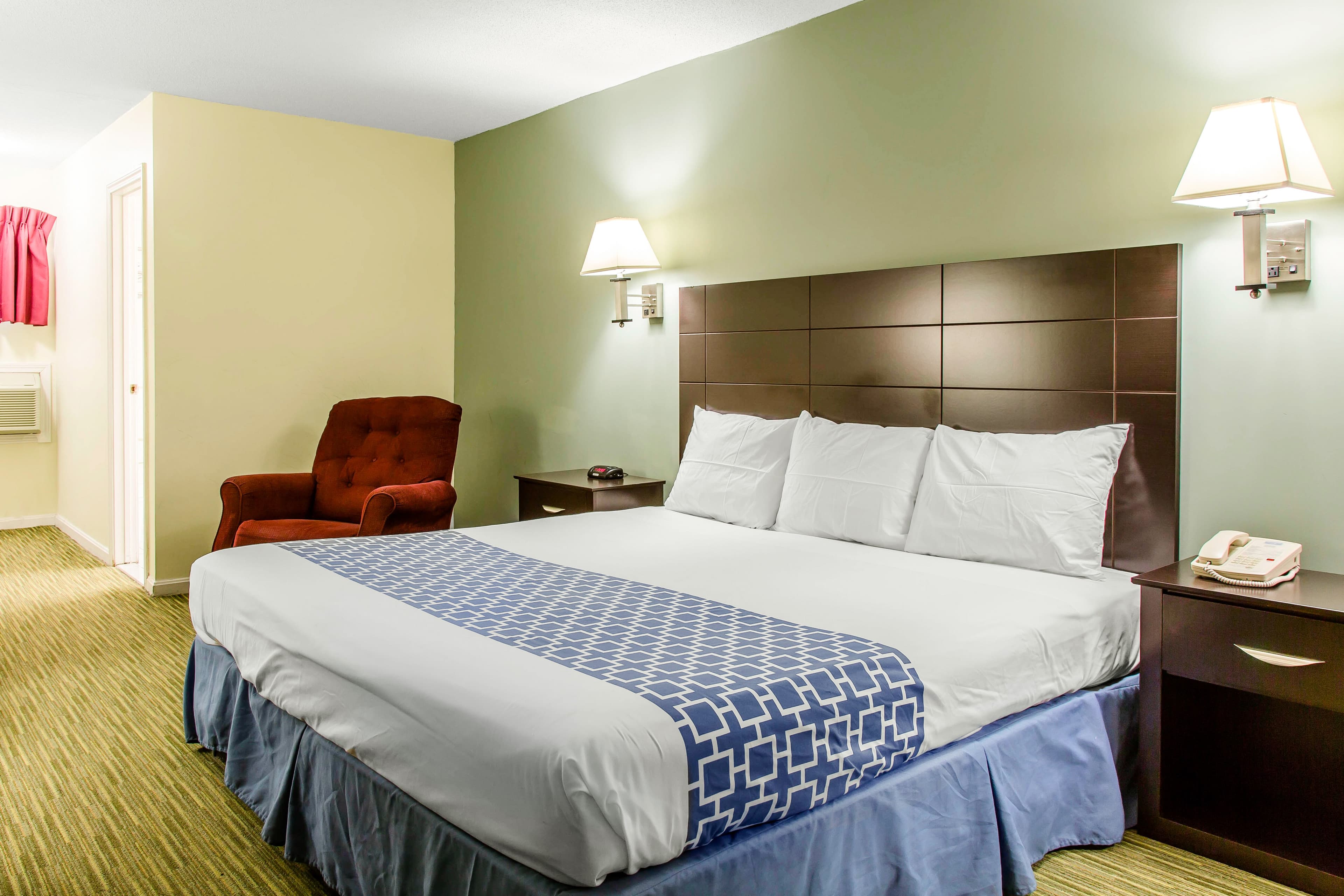 Rodeway Inn Groton - New London - Image 2