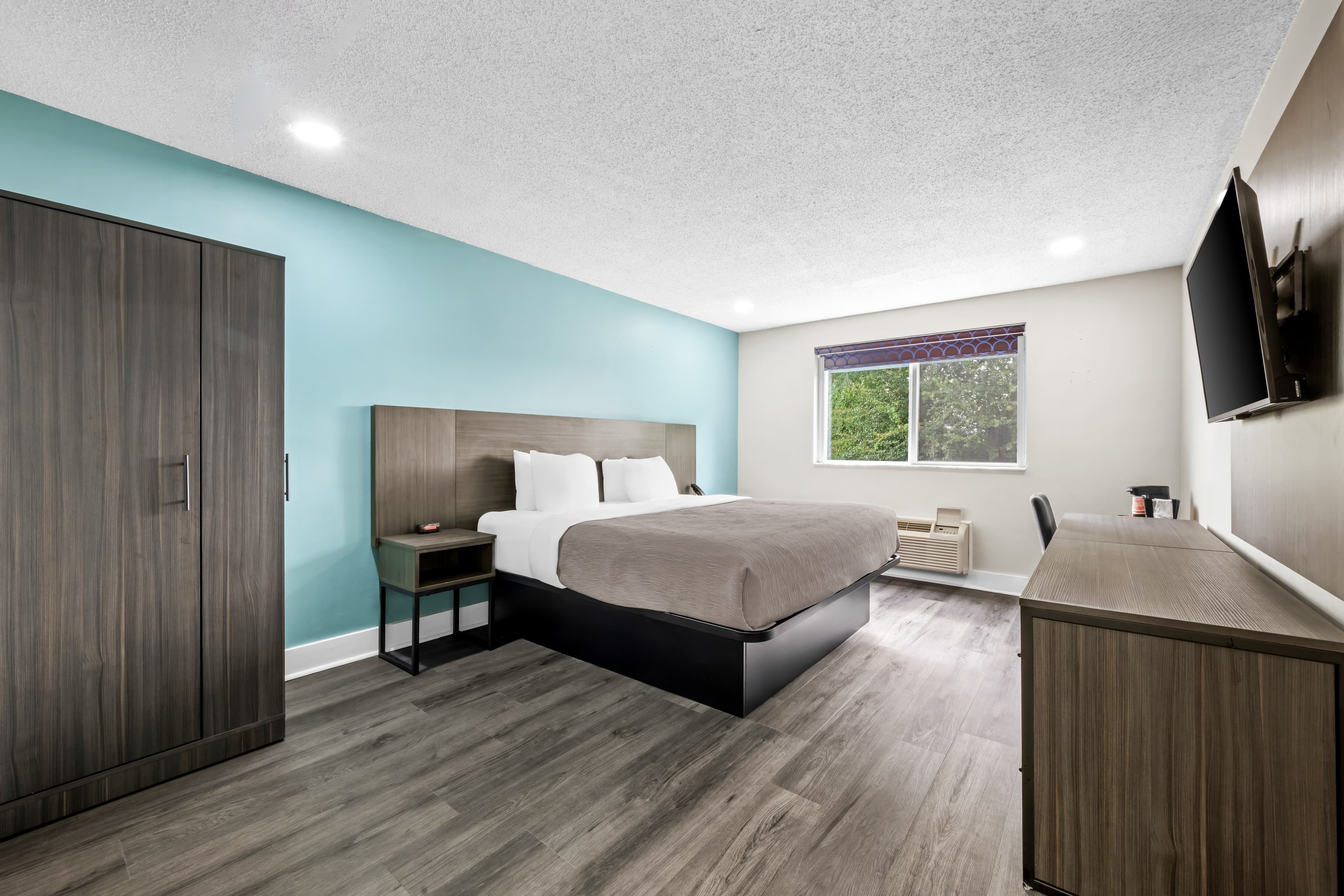 Quality Inn - Image 2