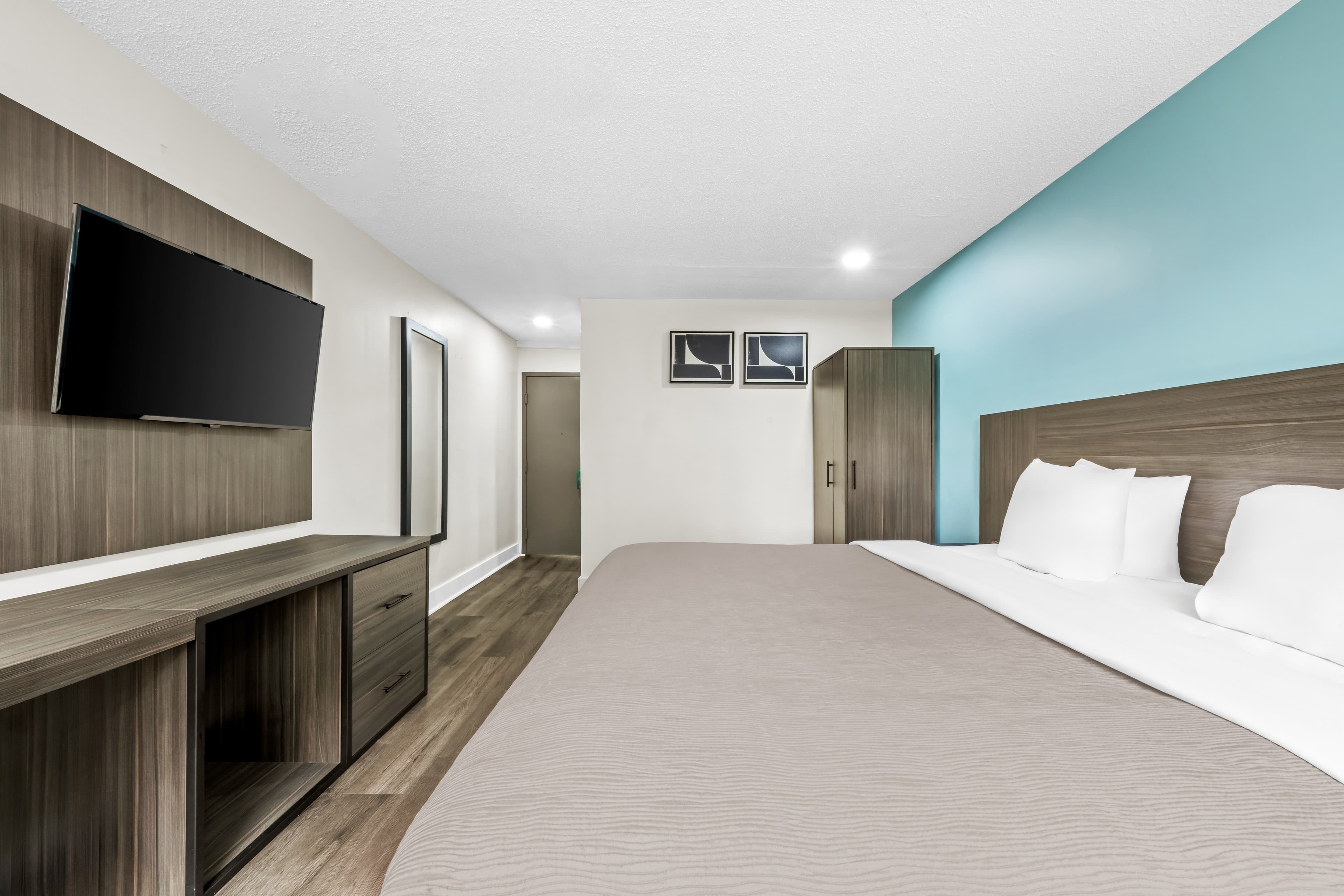 Quality Inn - Image 3