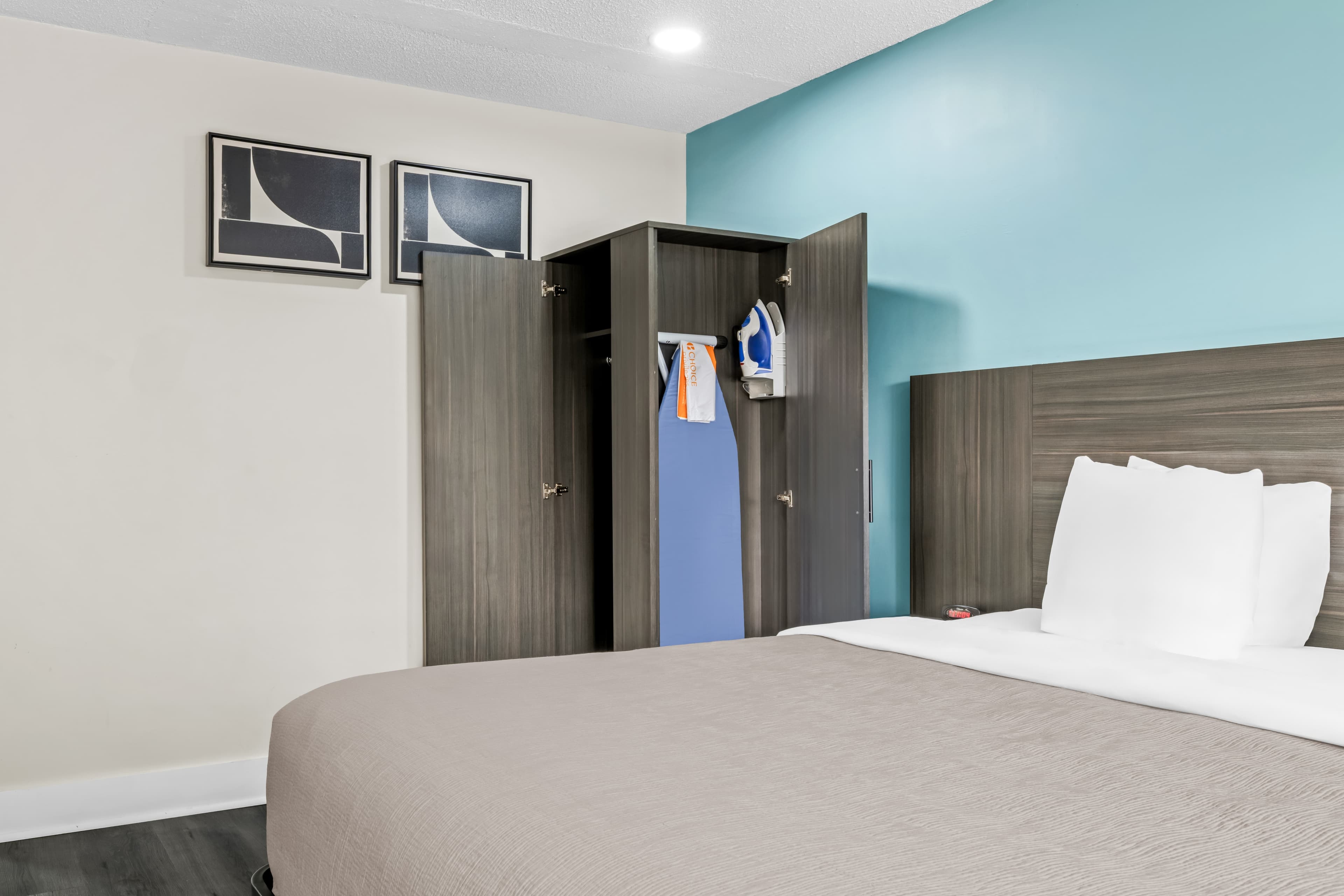 Quality Inn - Image 4
