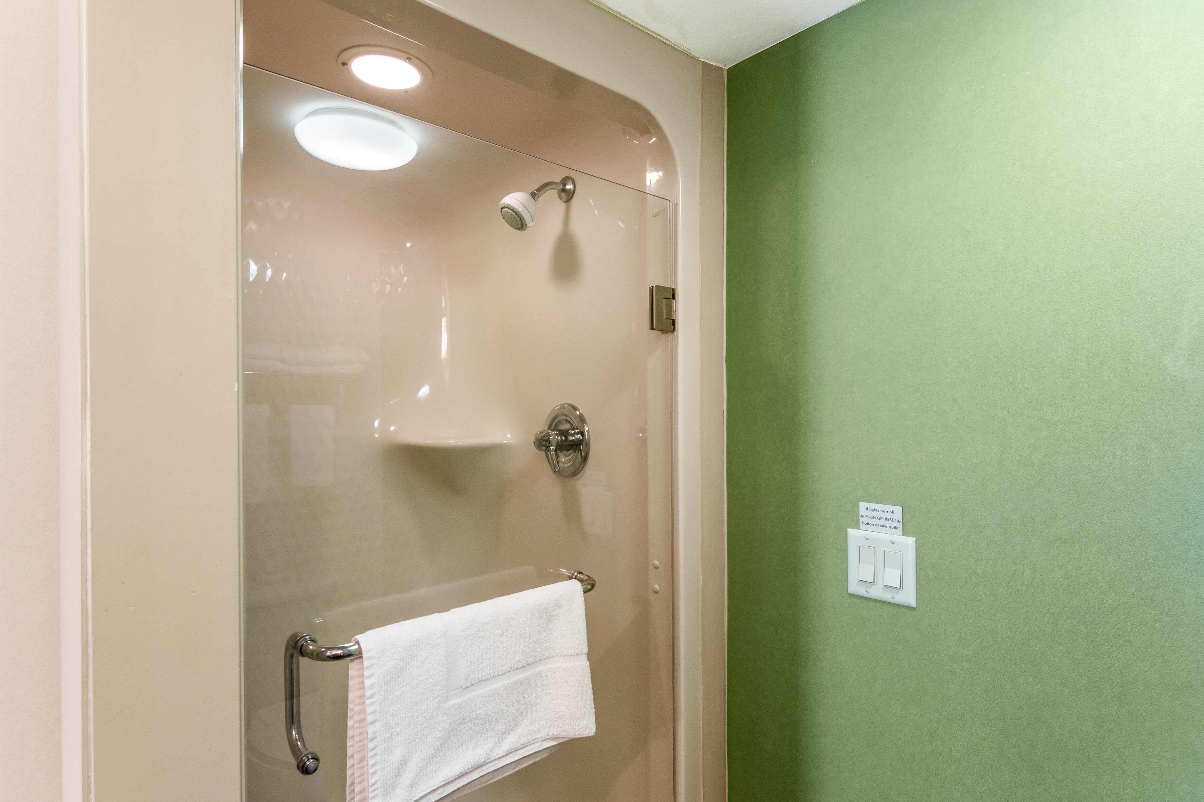 Sleep Inn & Suites Niantic North - Image 5