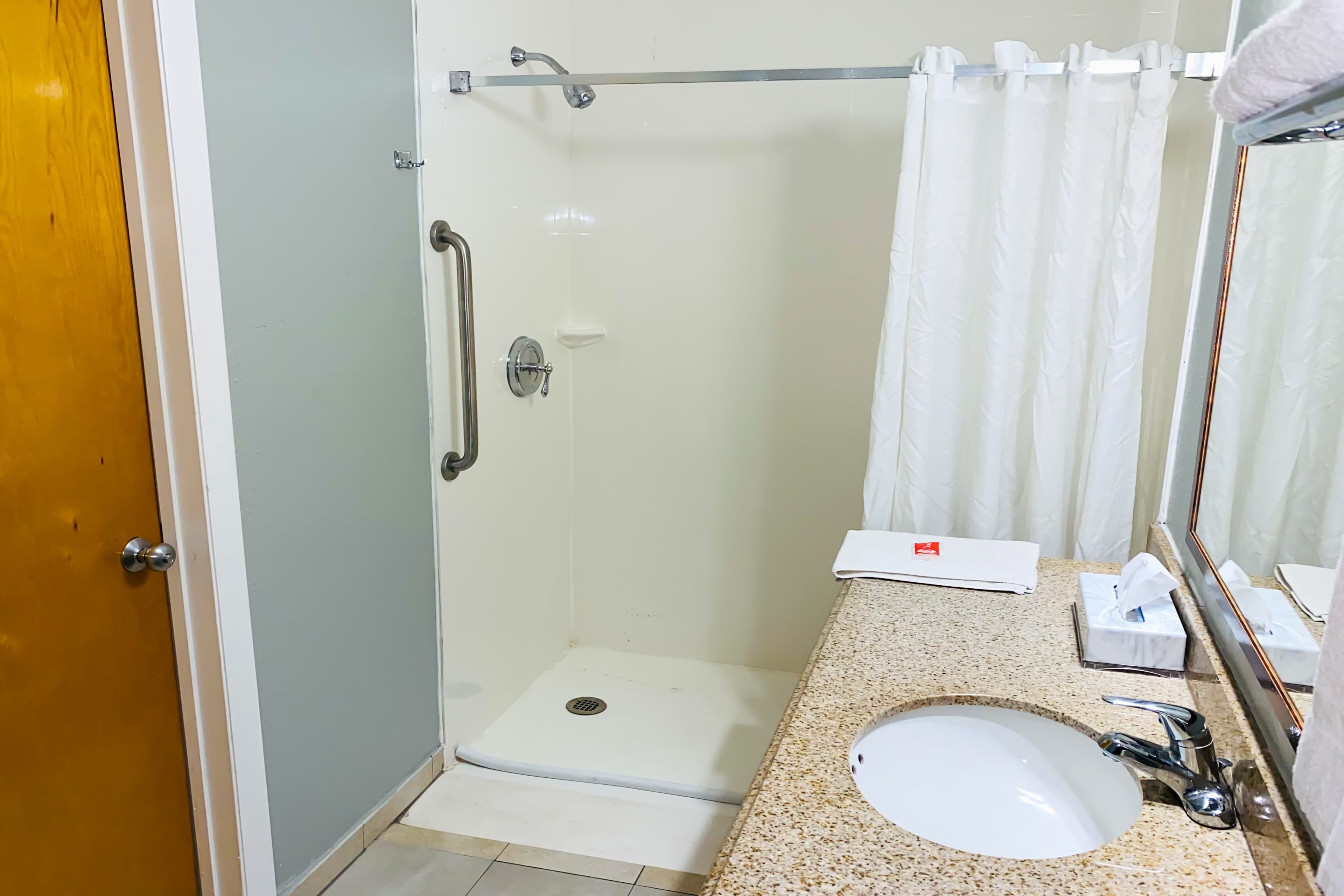 Econo Lodge Inn & Suites Old Saybrook - Westbrook - Image 5