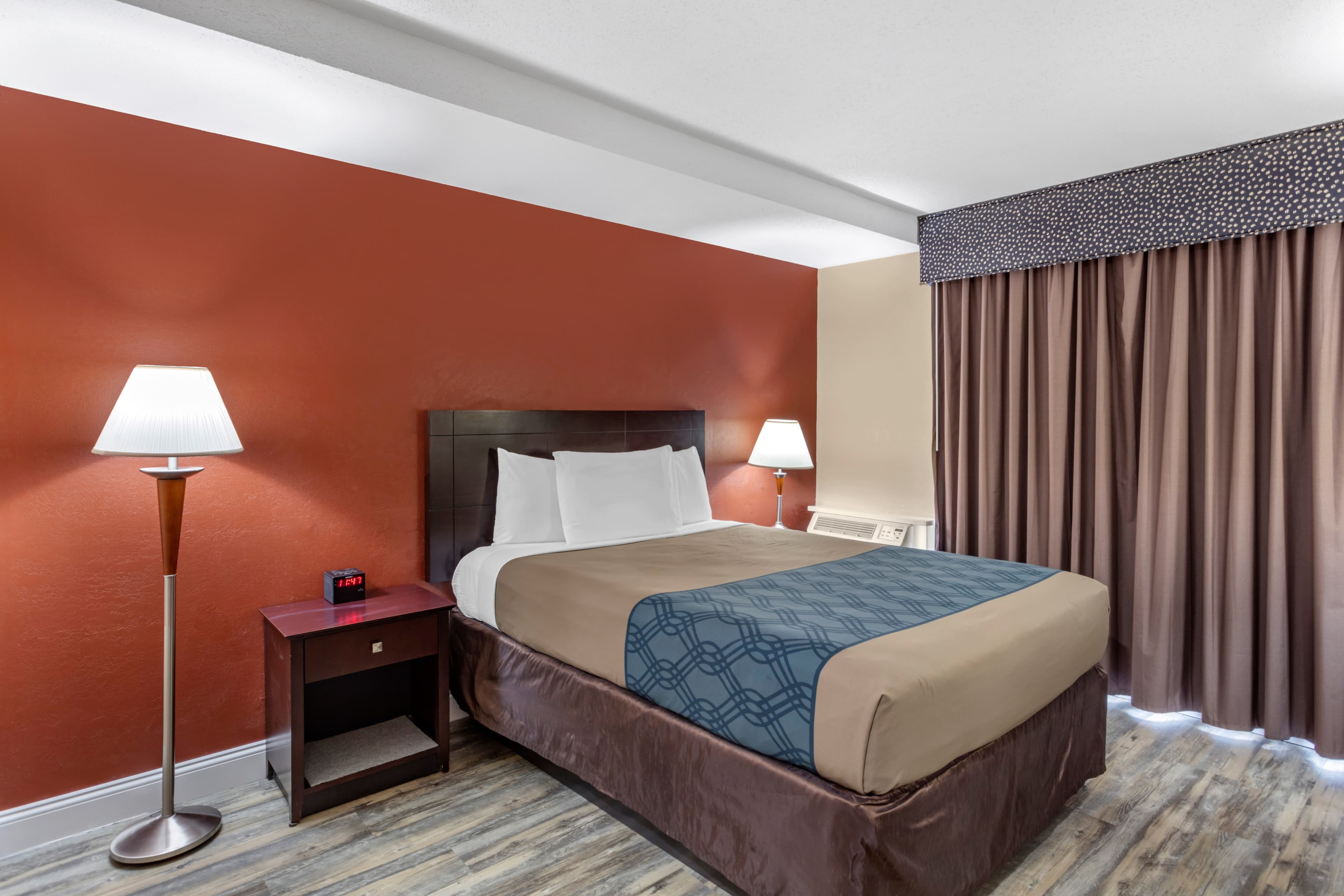 Econo Lodge Inn & Suites Old Saybrook - Westbrook — 6