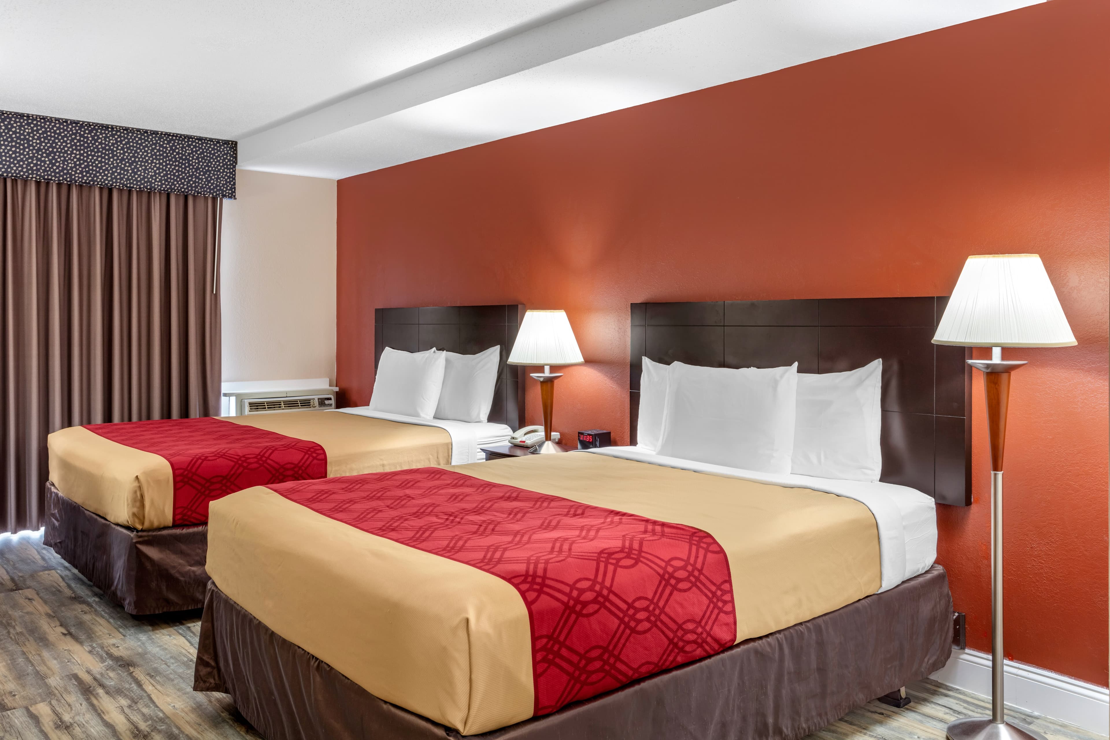 Econo Lodge Inn & Suites Old Saybrook - Westbrook — 11