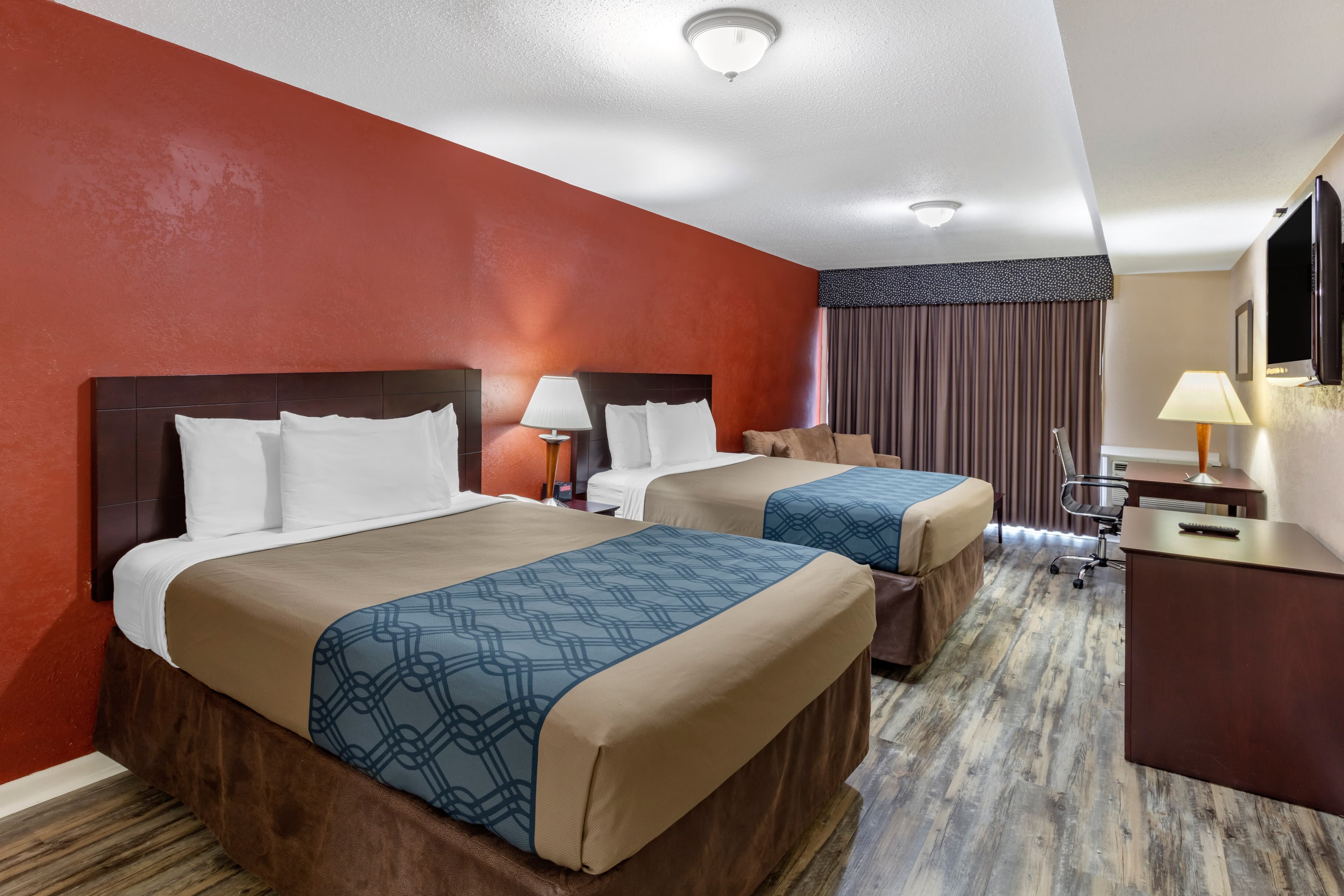 Econo Lodge Inn & Suites Old Saybrook - Westbrook - Image 1