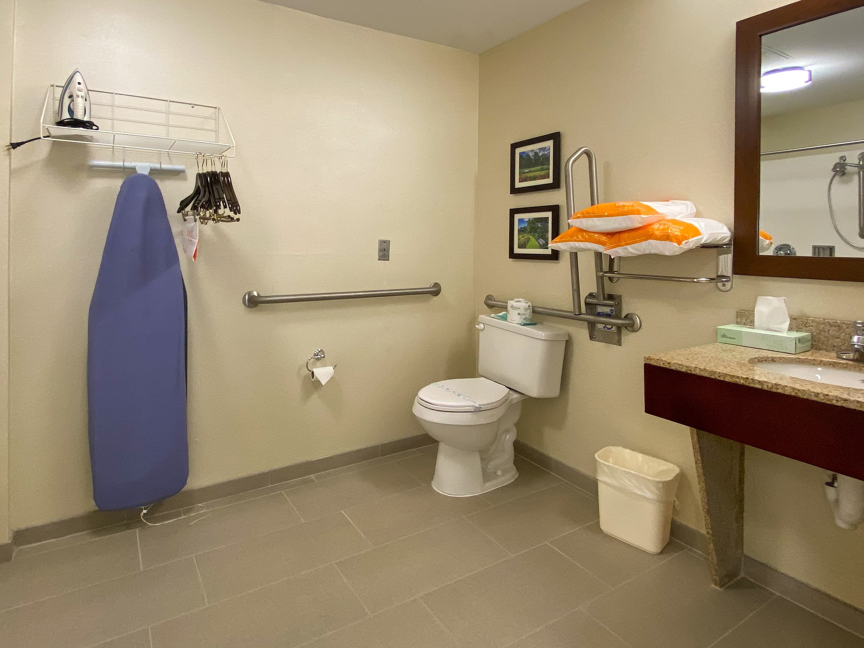Comfort Inn East Windsor - Springfield - Image 4