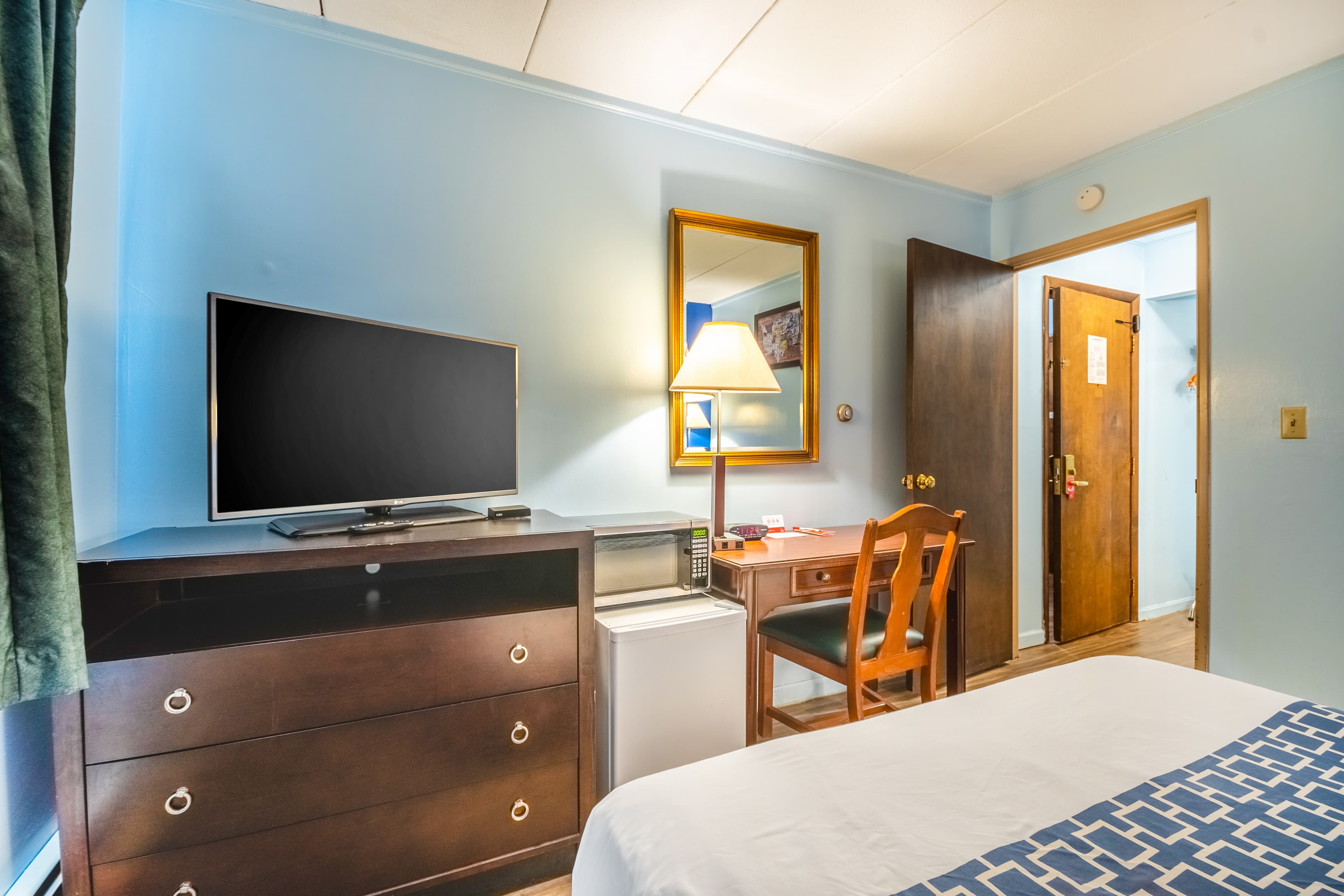 Econo Lodge Inn & Suites Windsor Locks Bradley Airport — 7