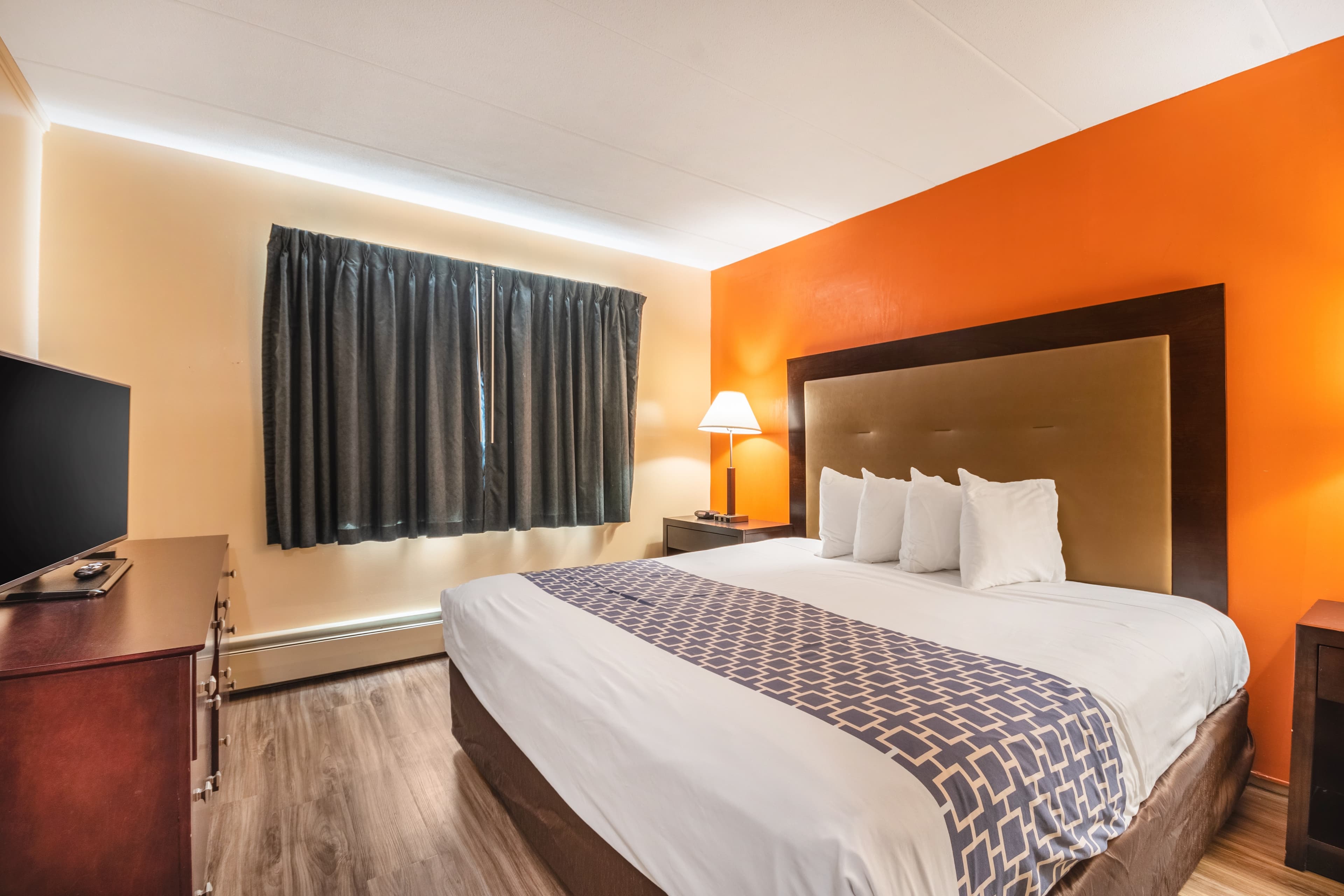 Econo Lodge Inn & Suites Windsor Locks Bradley Airport — 16