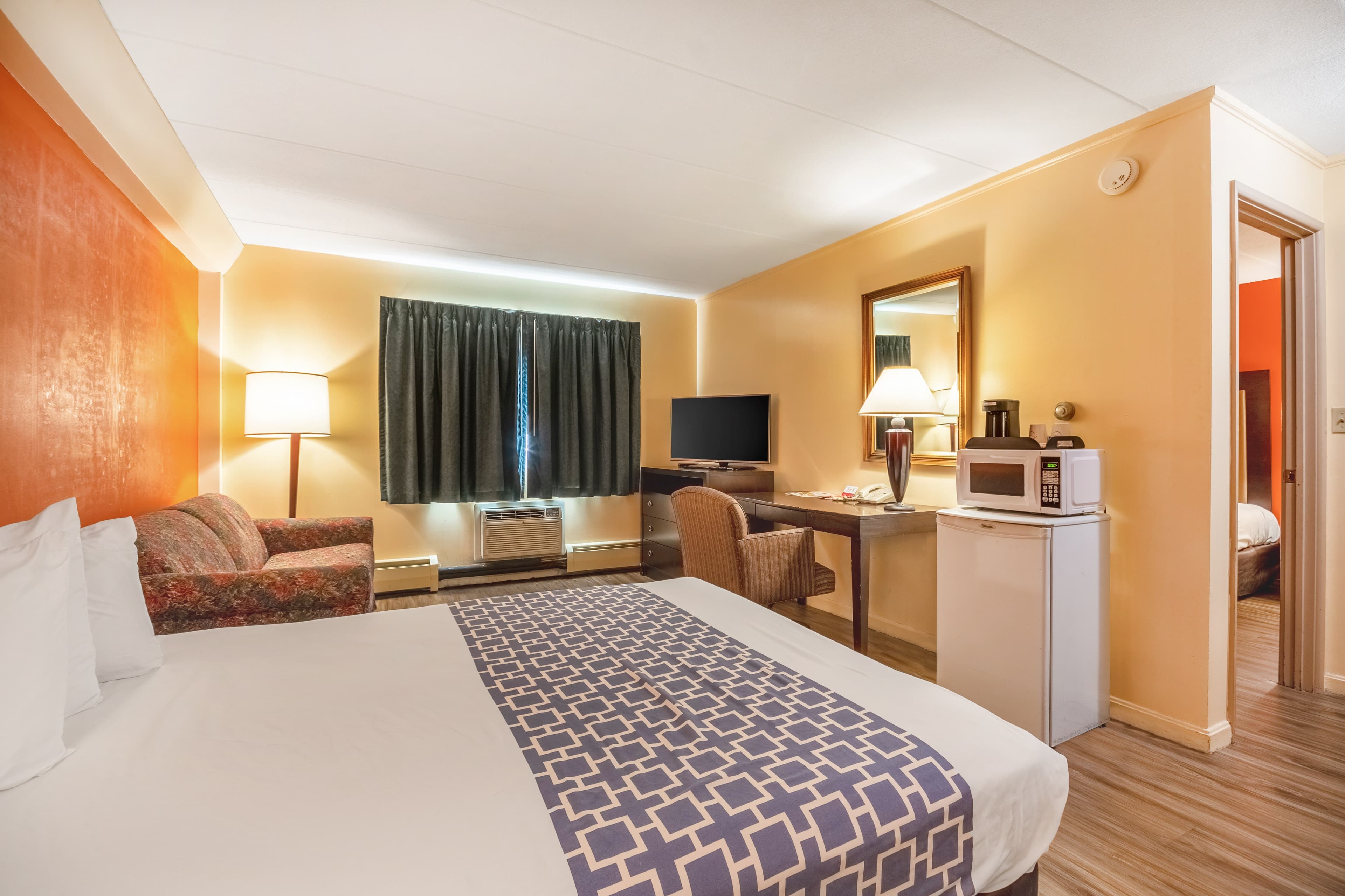 Econo Lodge Inn & Suites Windsor Locks Bradley Airport — 17