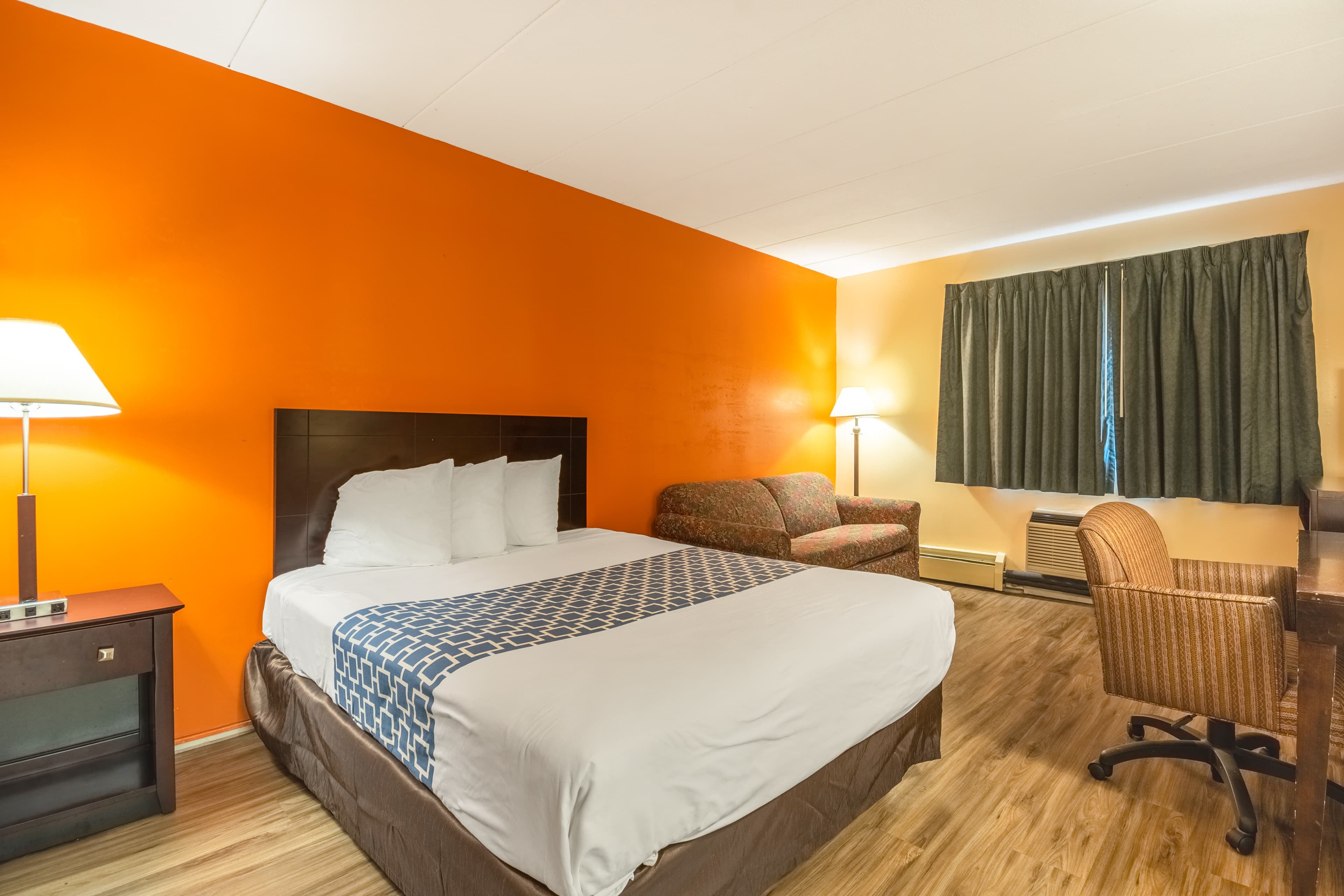 Econo Lodge Inn & Suites Windsor Locks Bradley Airport — 21