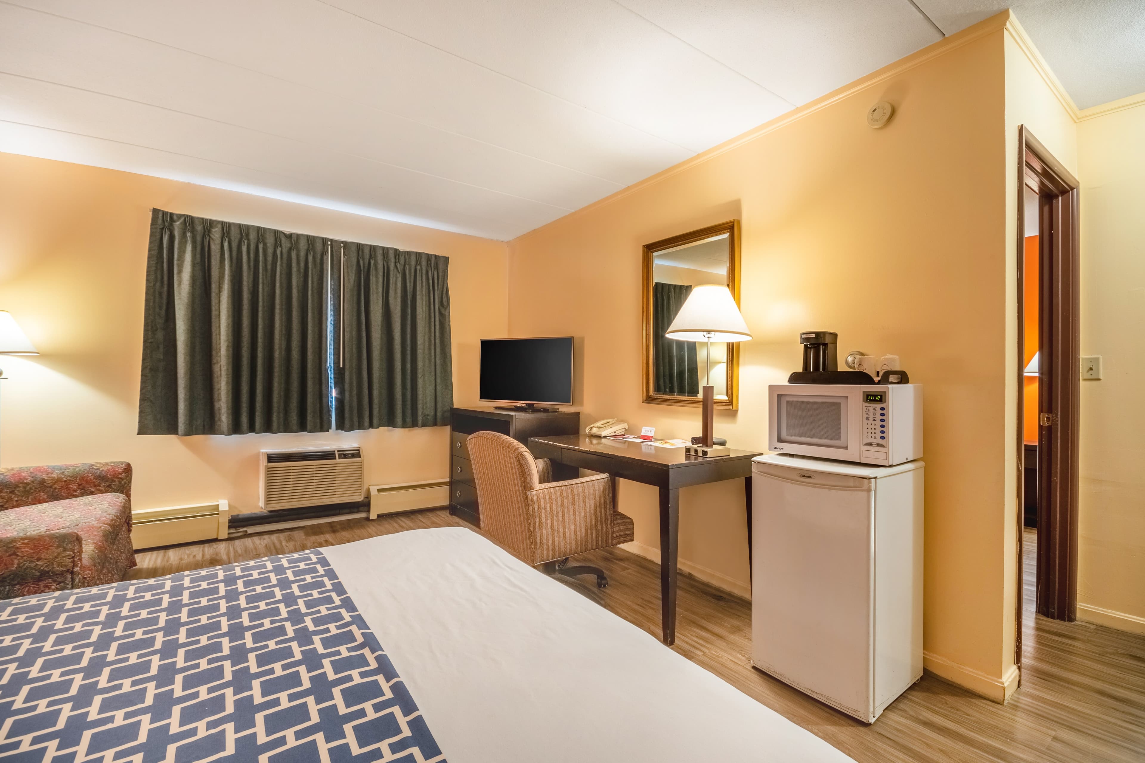 Econo Lodge Inn & Suites Windsor Locks Bradley Airport — 22