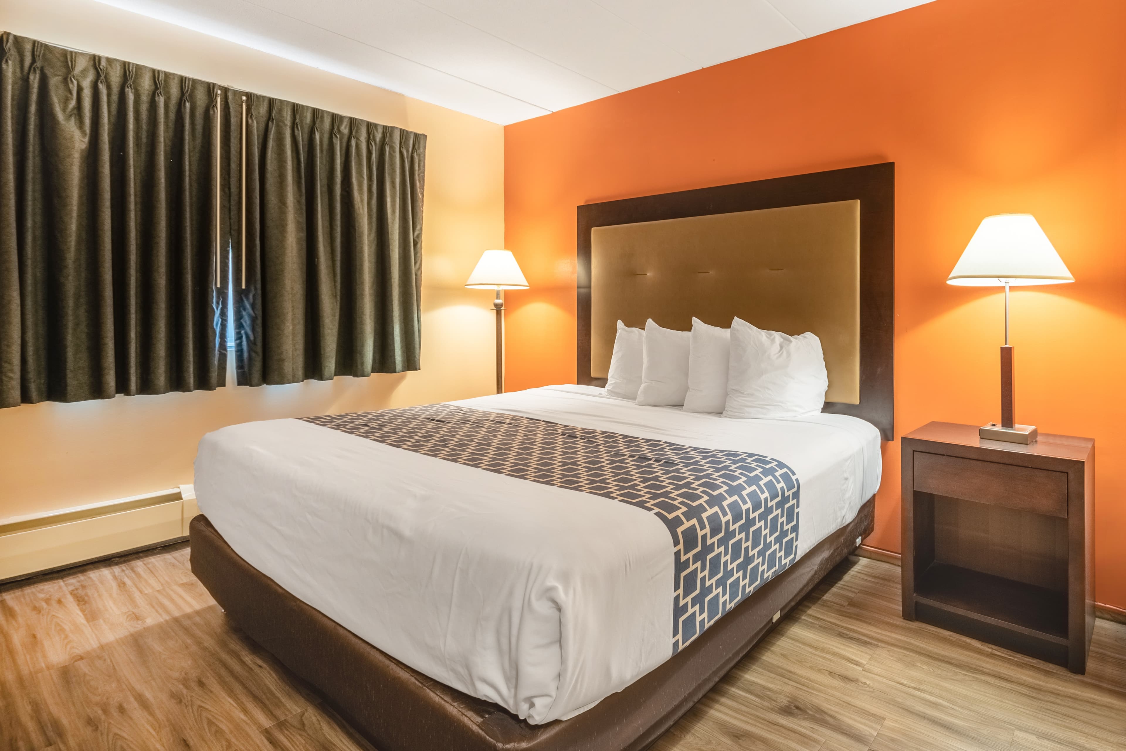 Econo Lodge Inn & Suites Windsor Locks Bradley Airport — 23