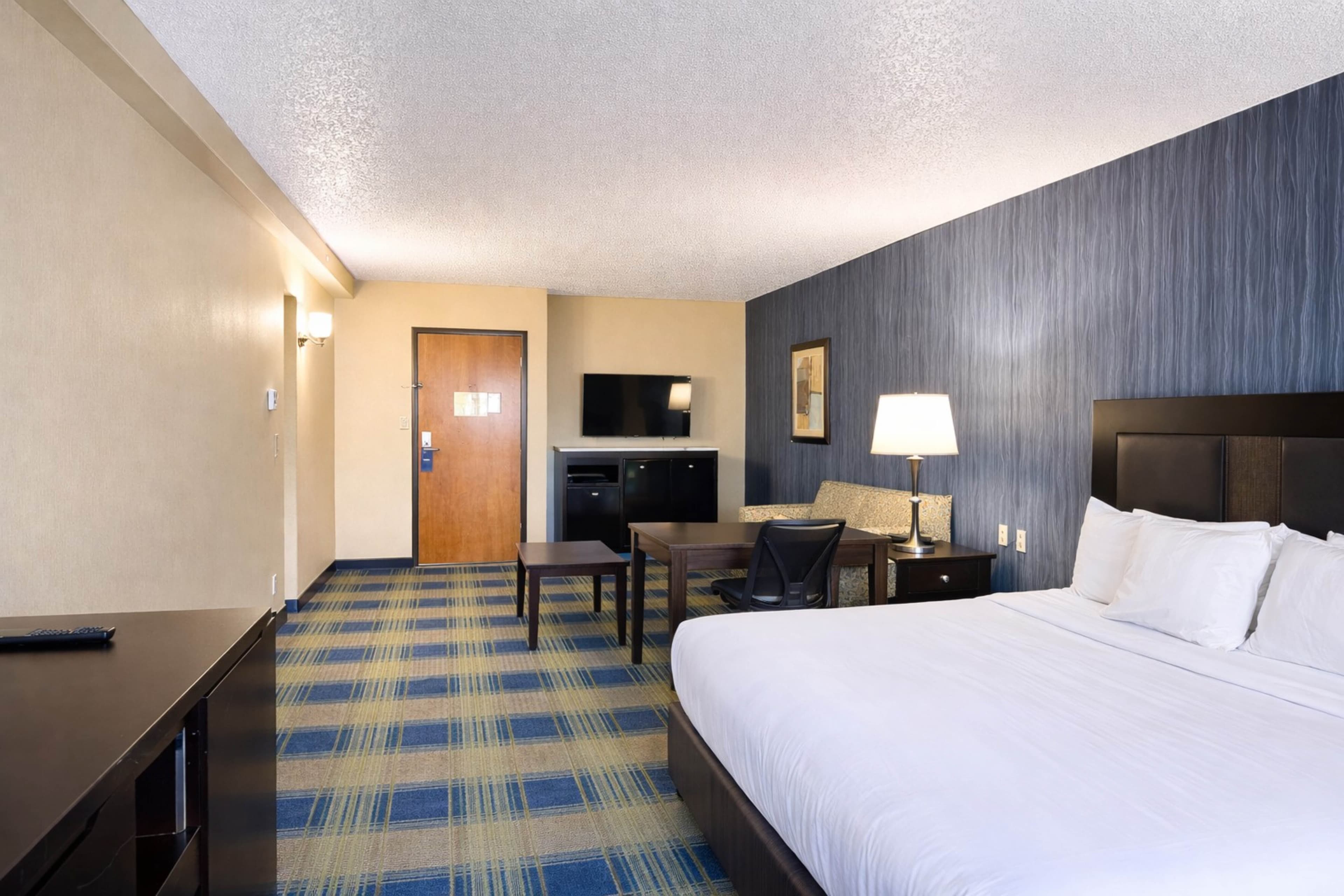 Comfort Inn & Suites Meriden East - Image 2