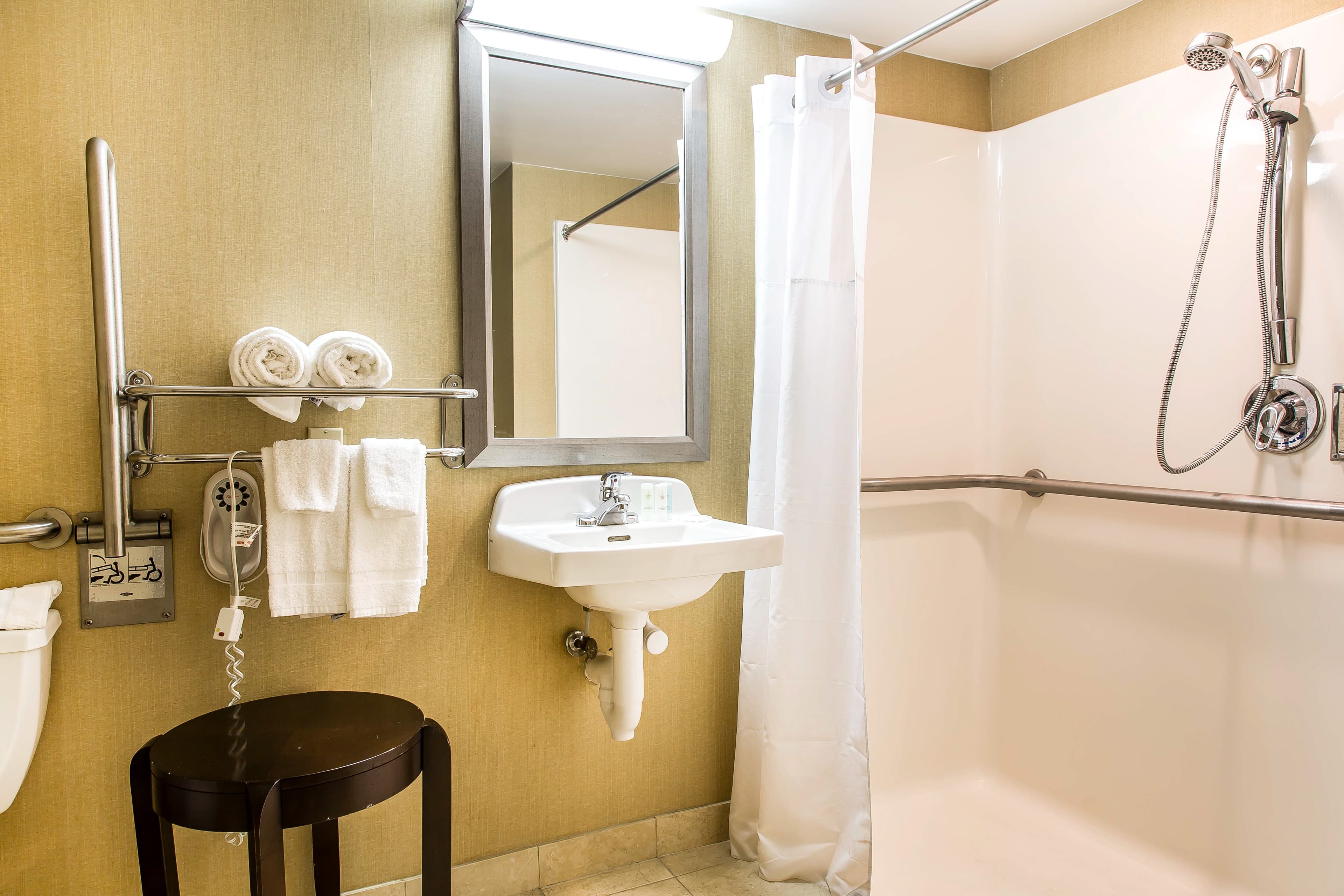 Comfort Inn & Suites Meriden East — 10