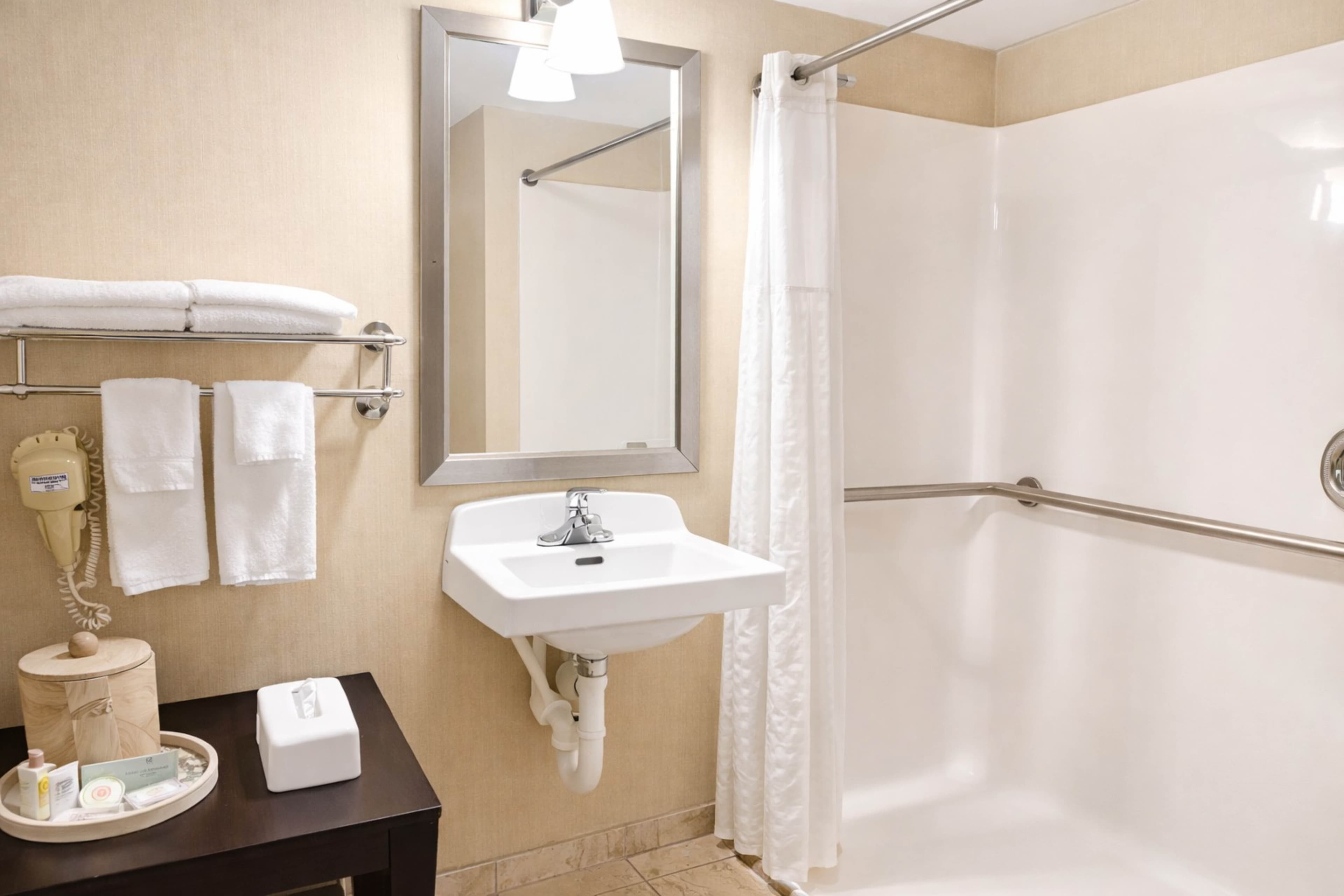 Comfort Inn & Suites Meriden East - Image 5