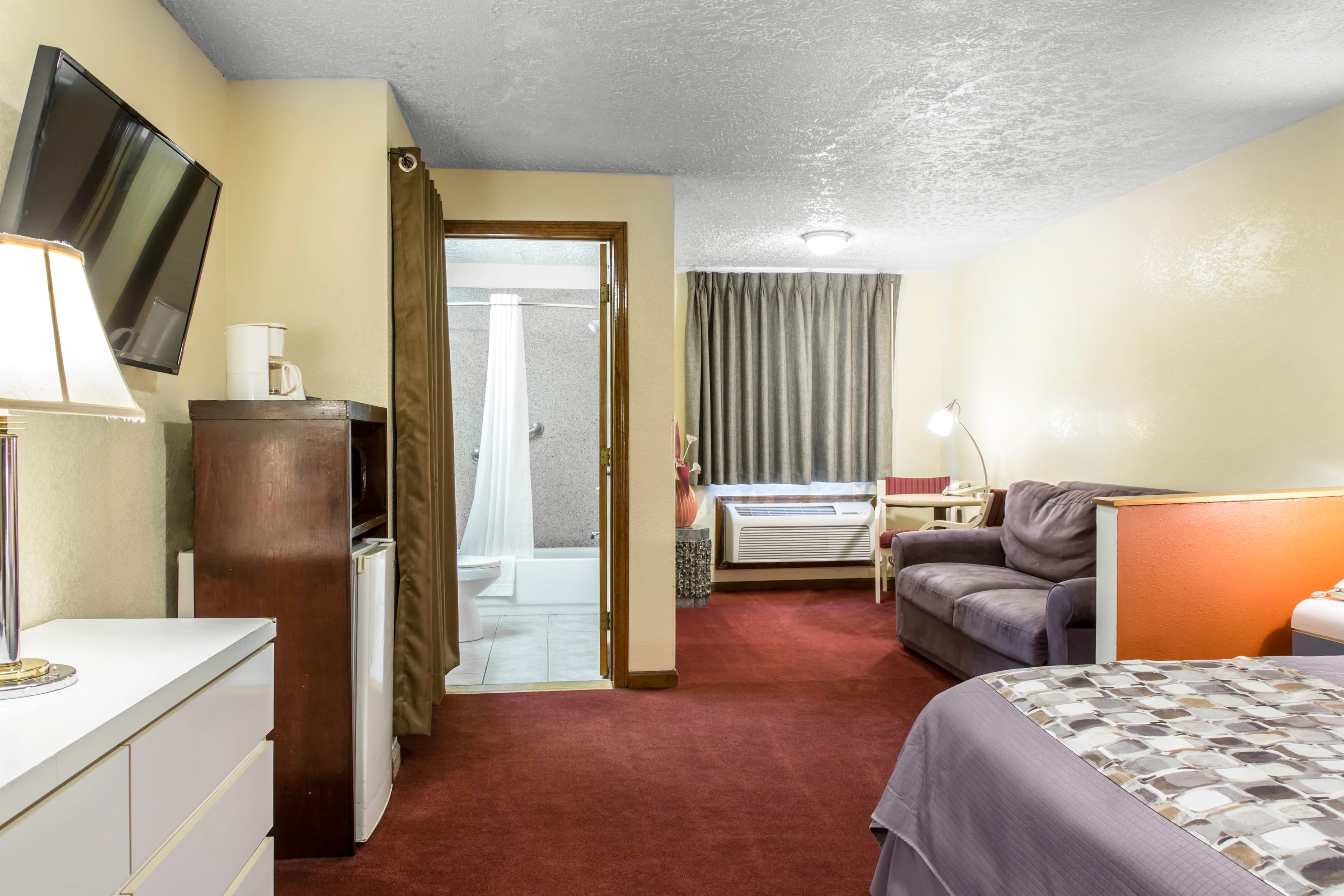 Rodeway Inn & Suites Branford - Guilford — 11