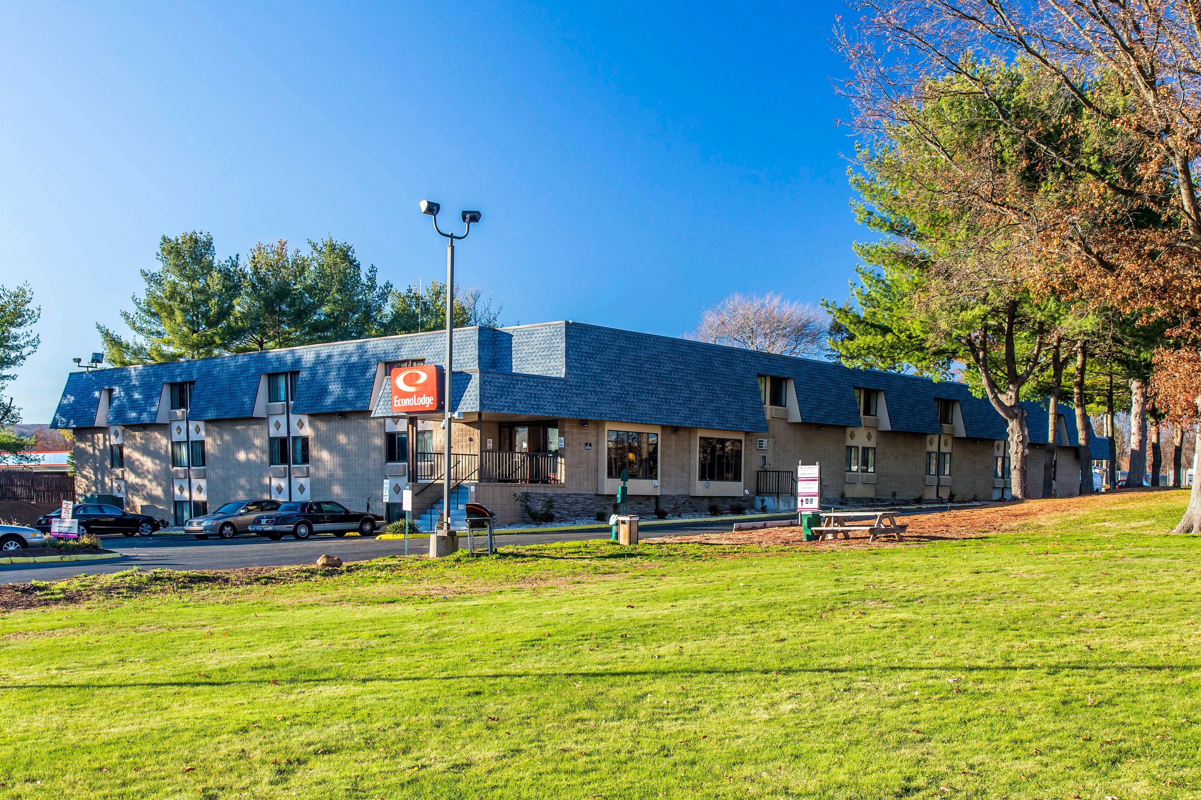 Econo Lodge Milldale - Southington - Image 1