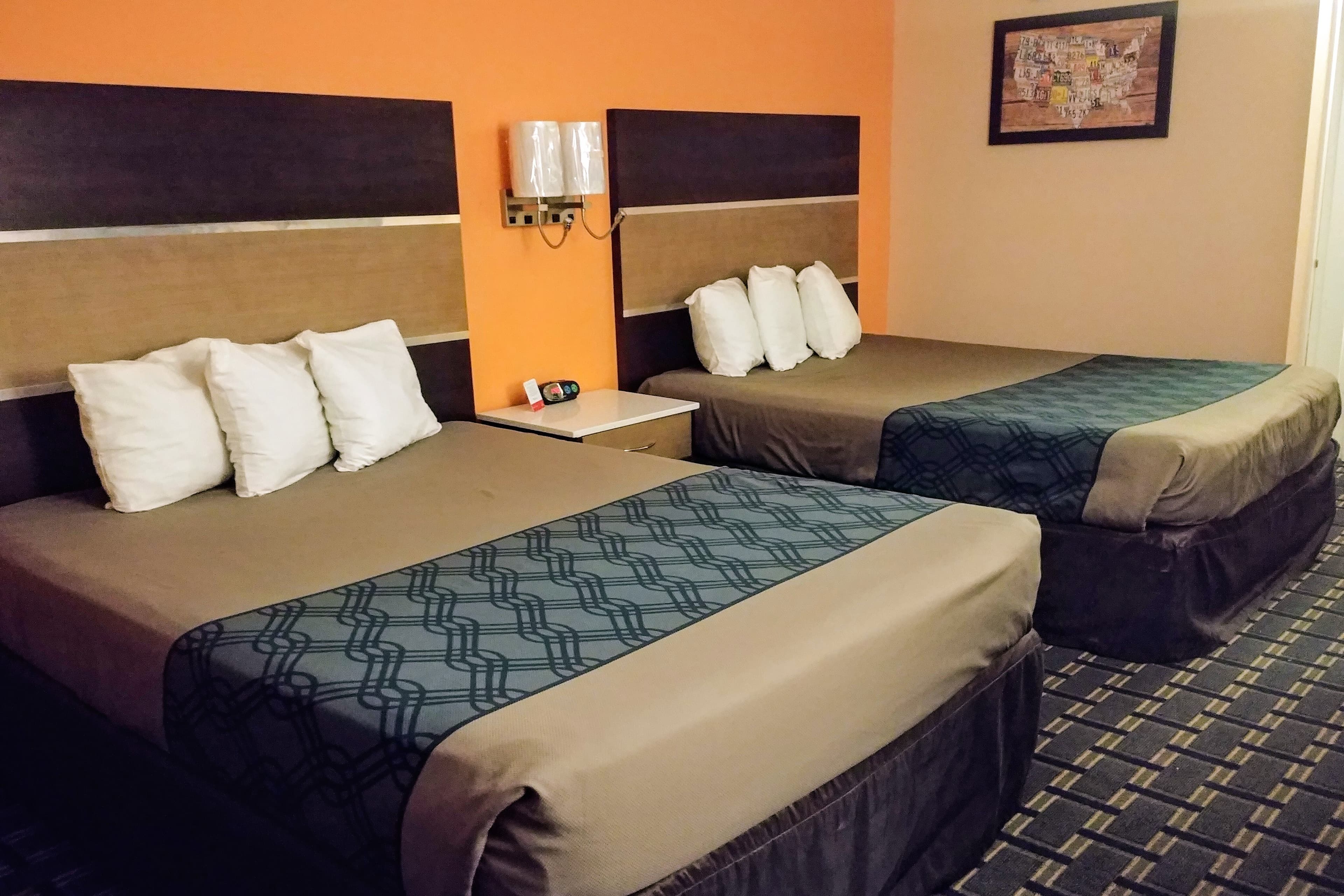 Econo Lodge Milldale - Southington - Image 2