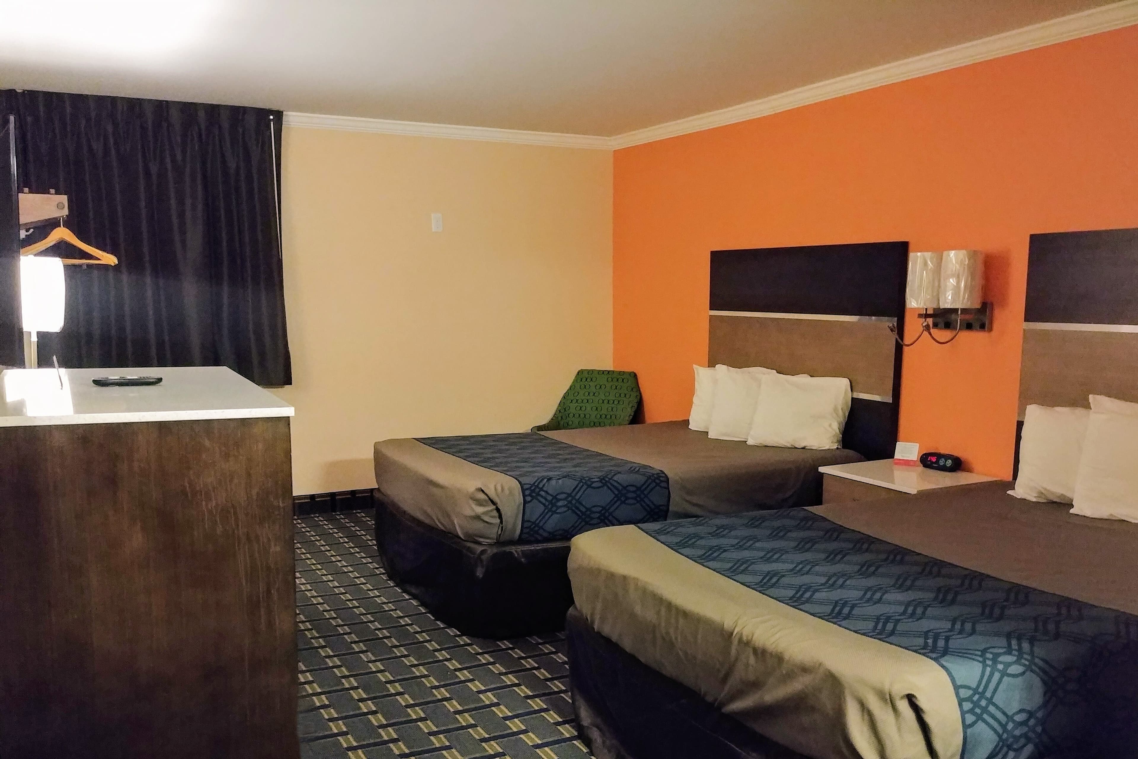 Econo Lodge Milldale - Southington - Image 3
