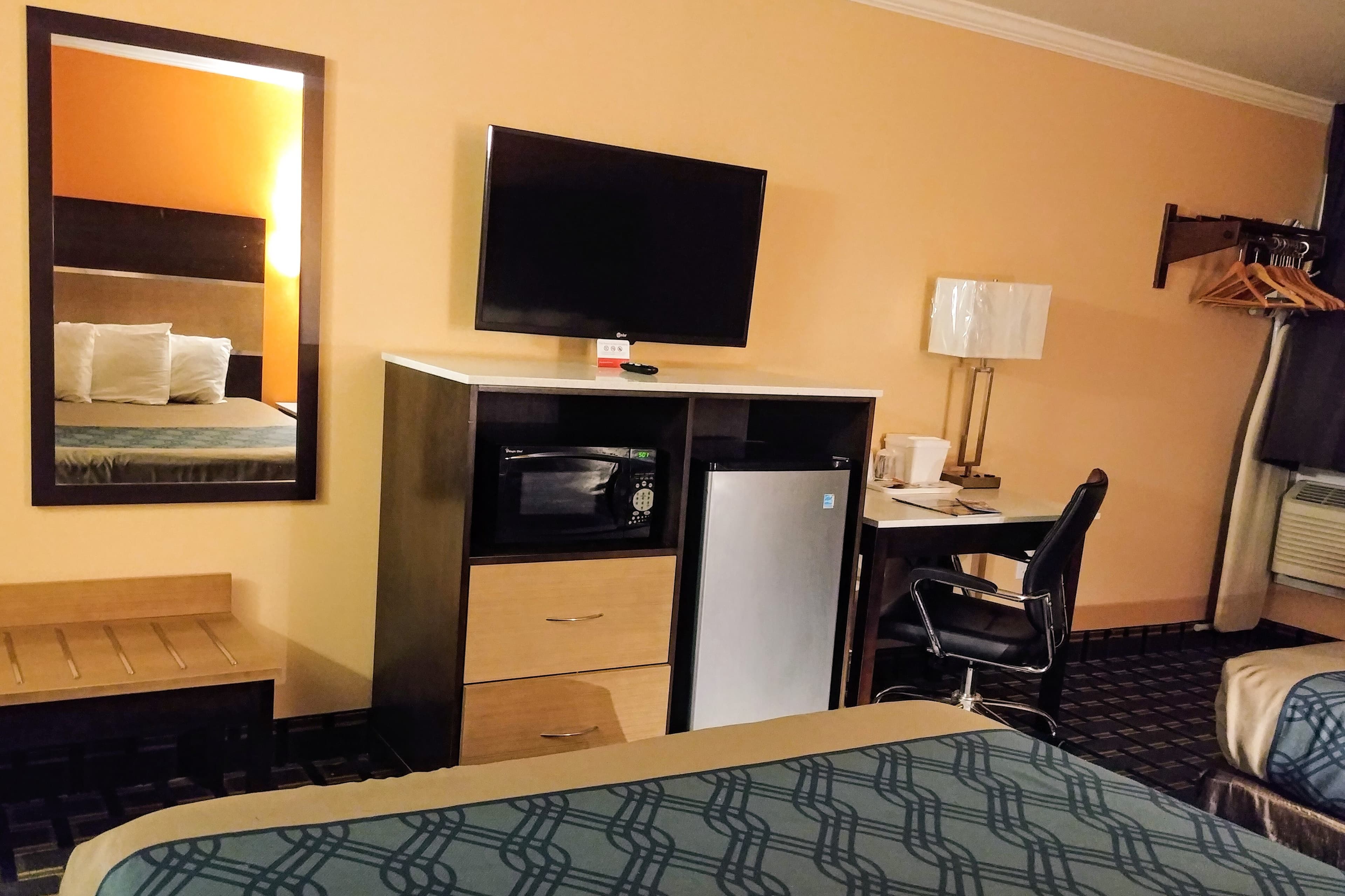 Econo Lodge Milldale - Southington - Image 4