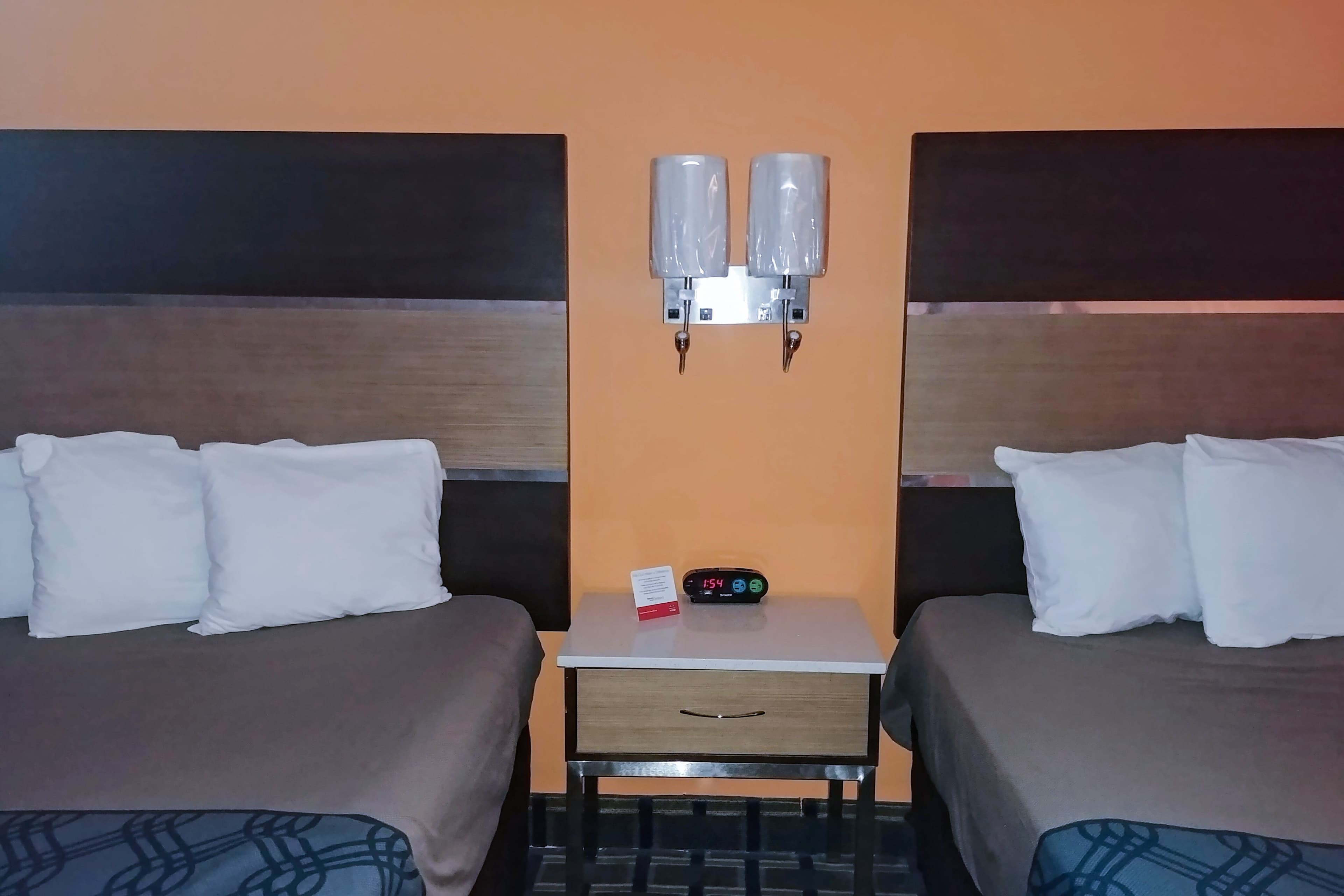 Econo Lodge Milldale - Southington - Image 5