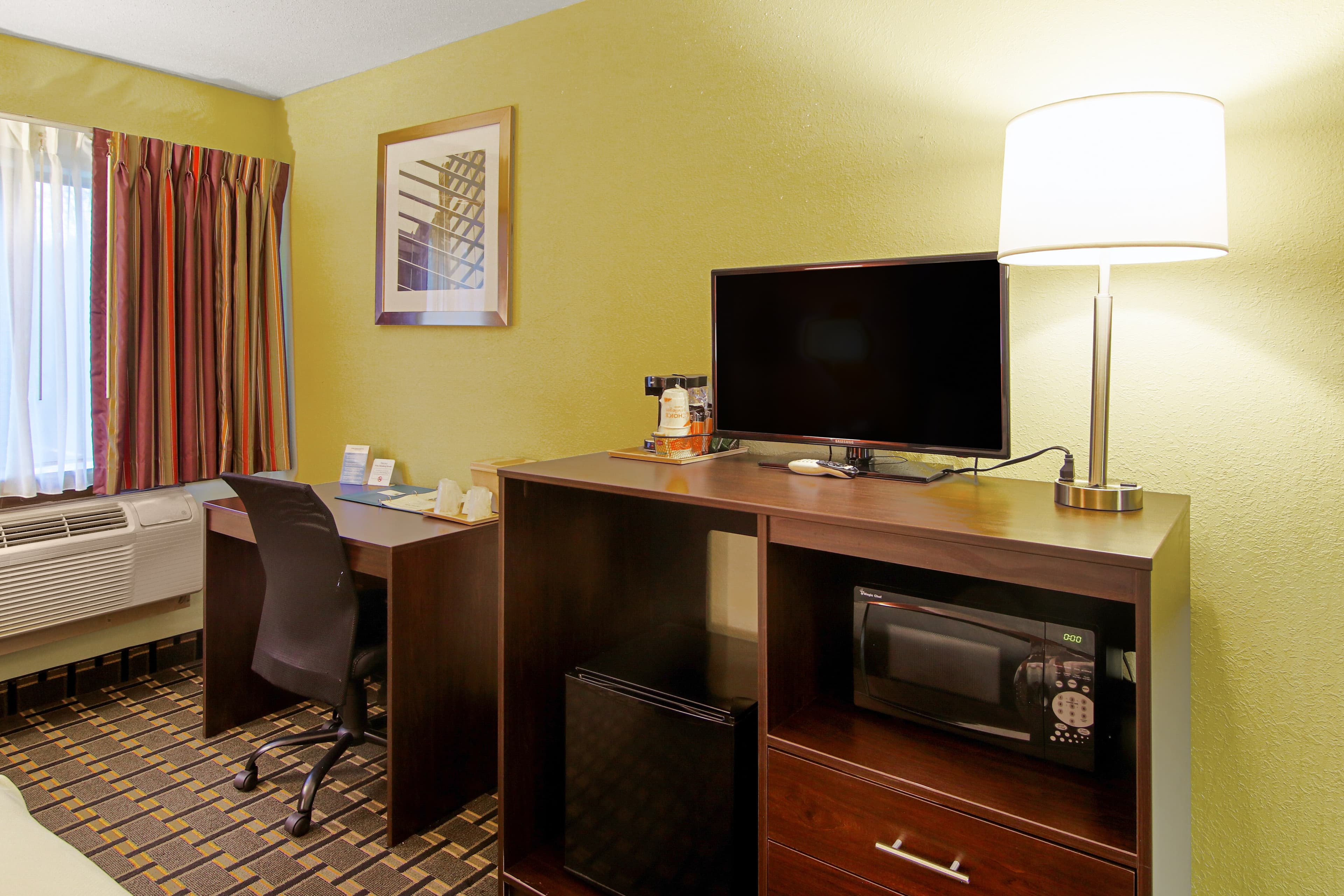 Quality Inn Plainfield I-395 - Image 4