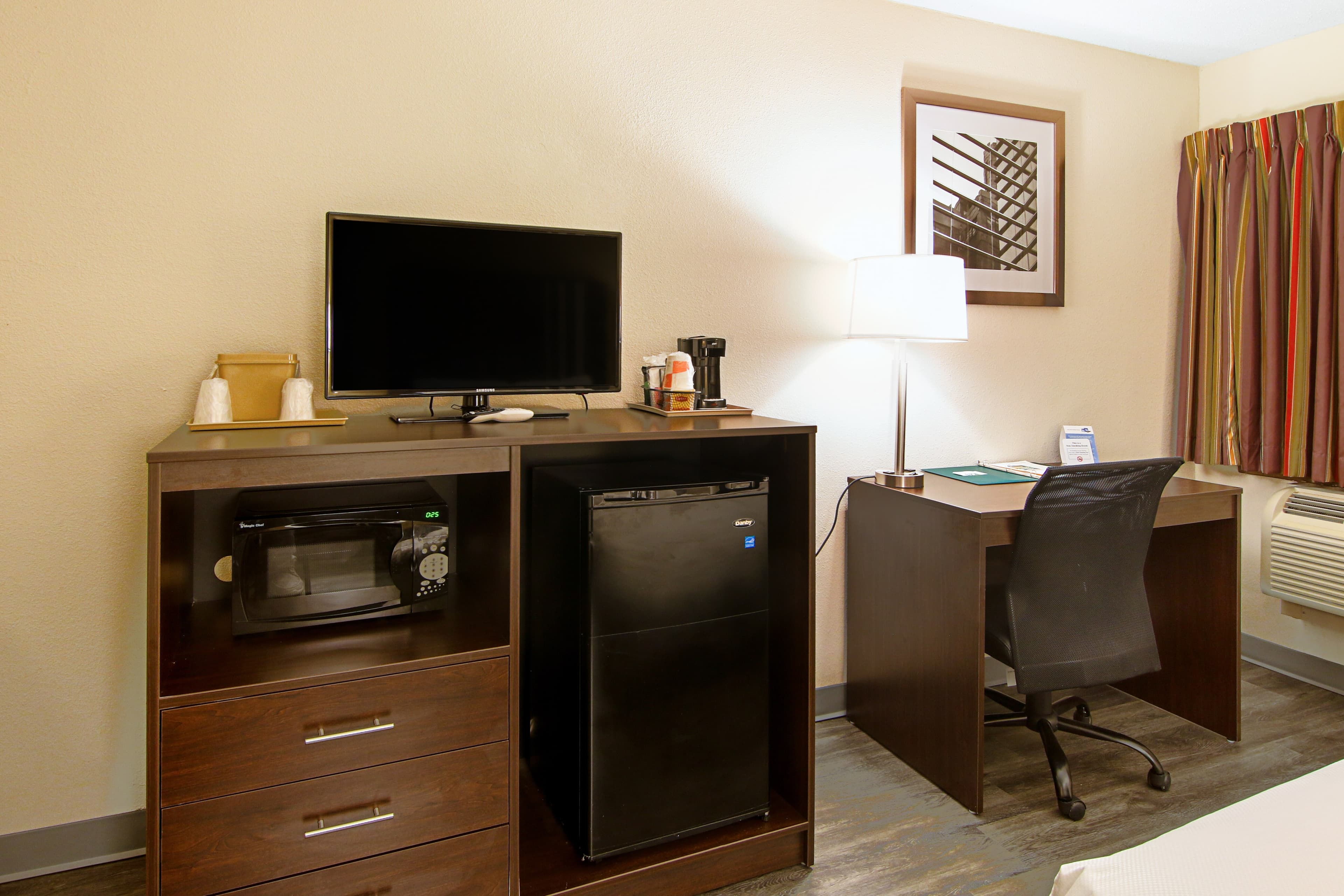 Quality Inn Plainfield I-395 — 11