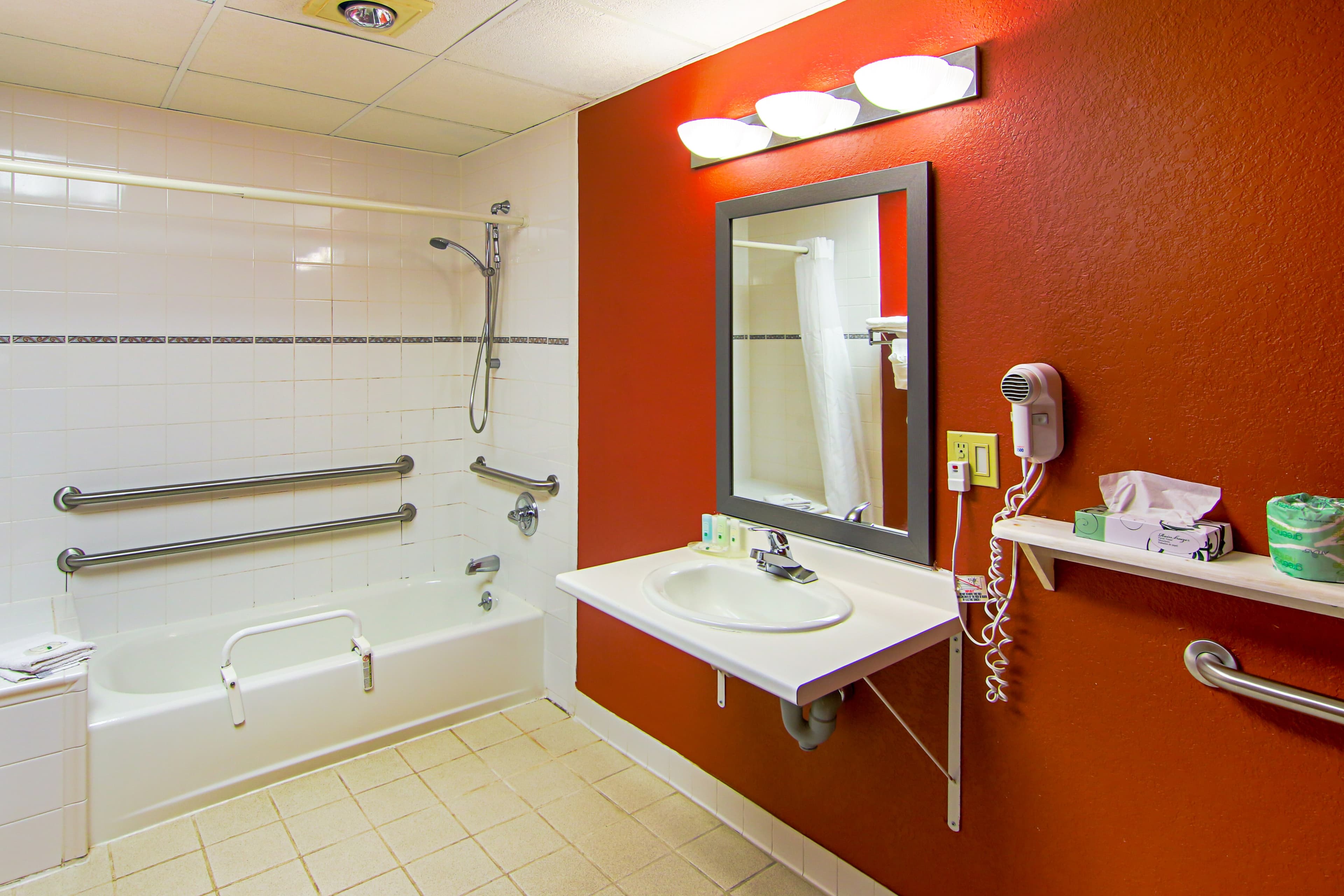 Quality Inn Plainfield I-395 - Image 2
