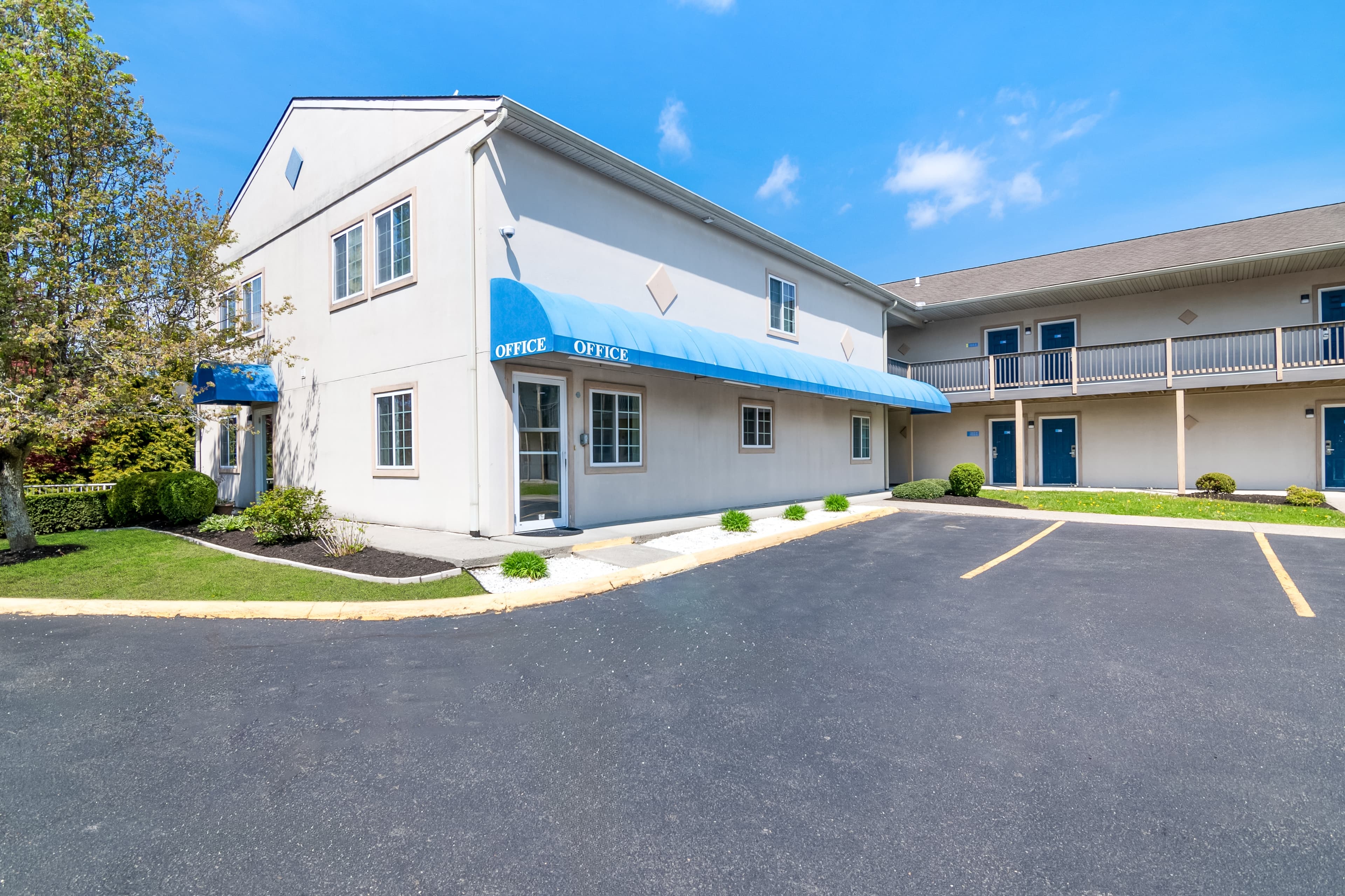 Econo Lodge Bethel - Danbury - Image 1