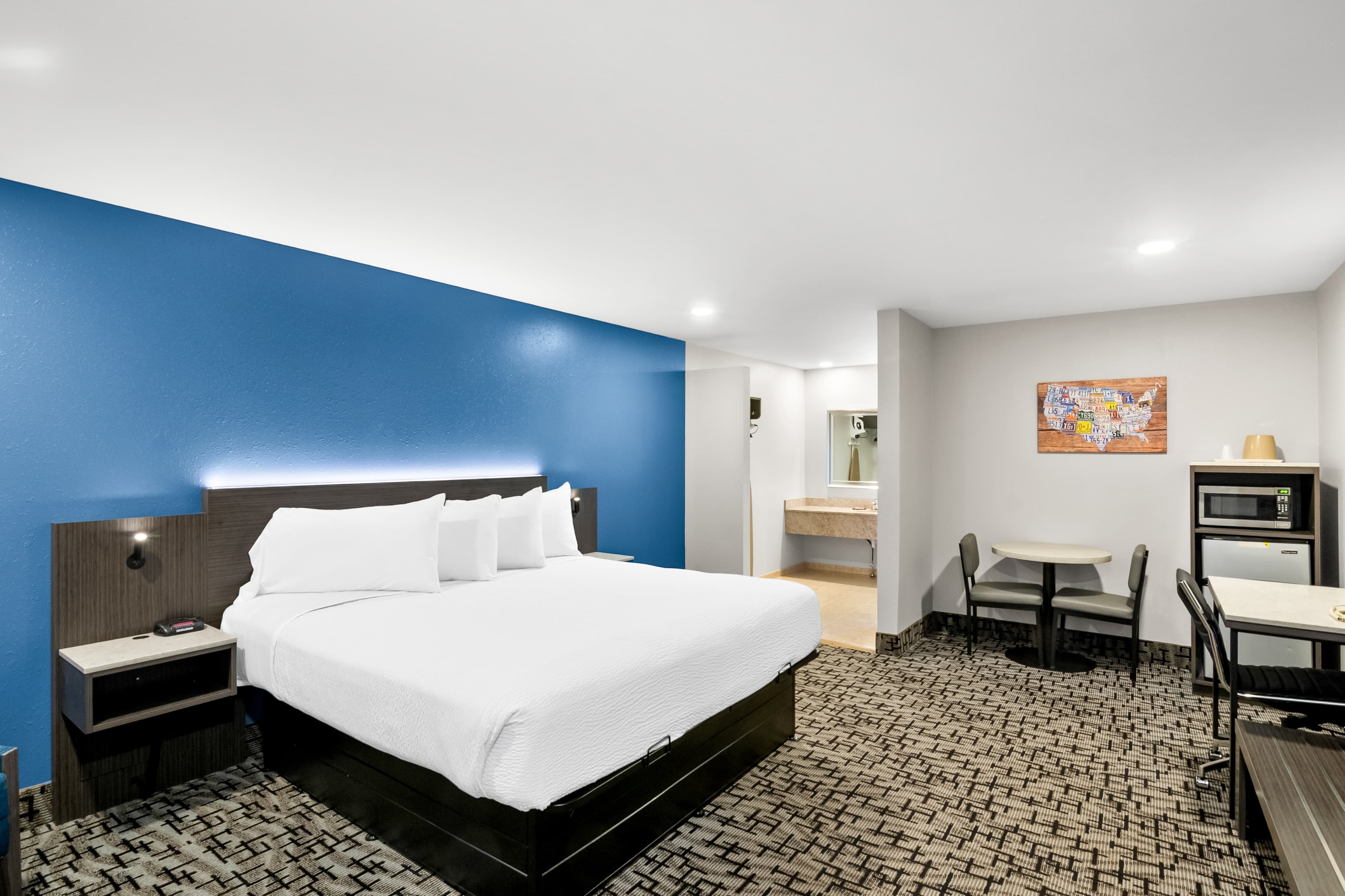Econo Lodge Bethel - Danbury - Image 2