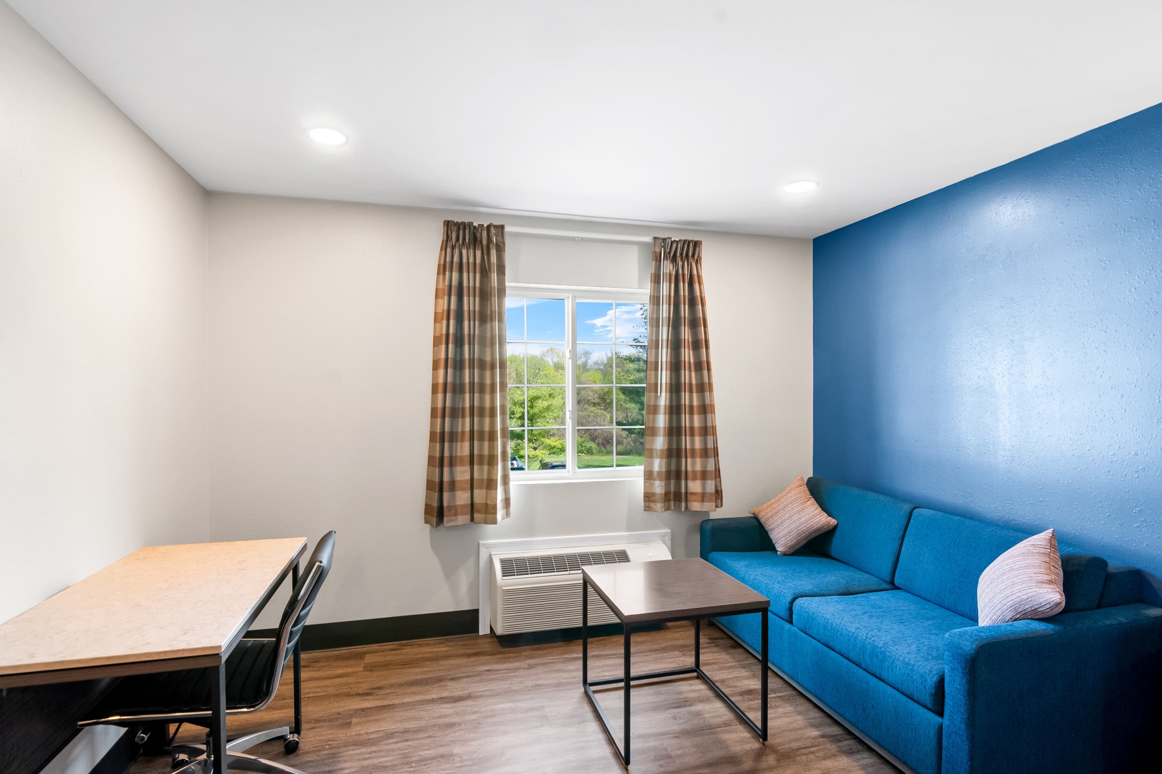 Econo Lodge Bethel - Danbury — 8