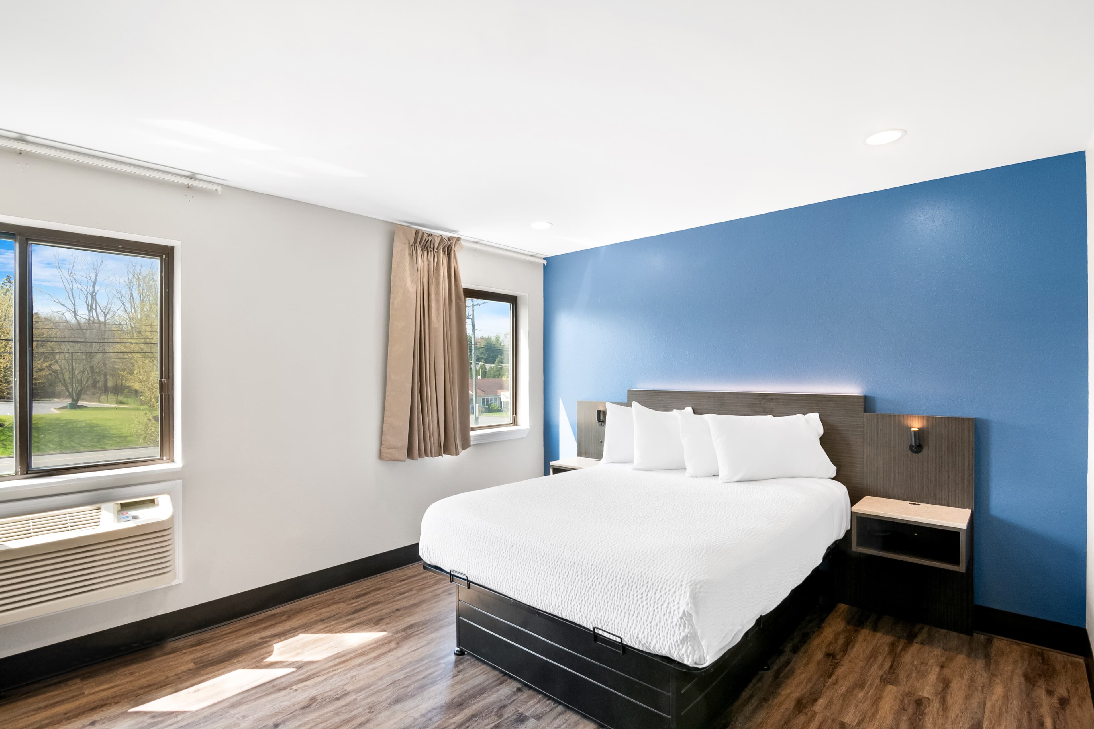 Econo Lodge Bethel - Danbury — 10