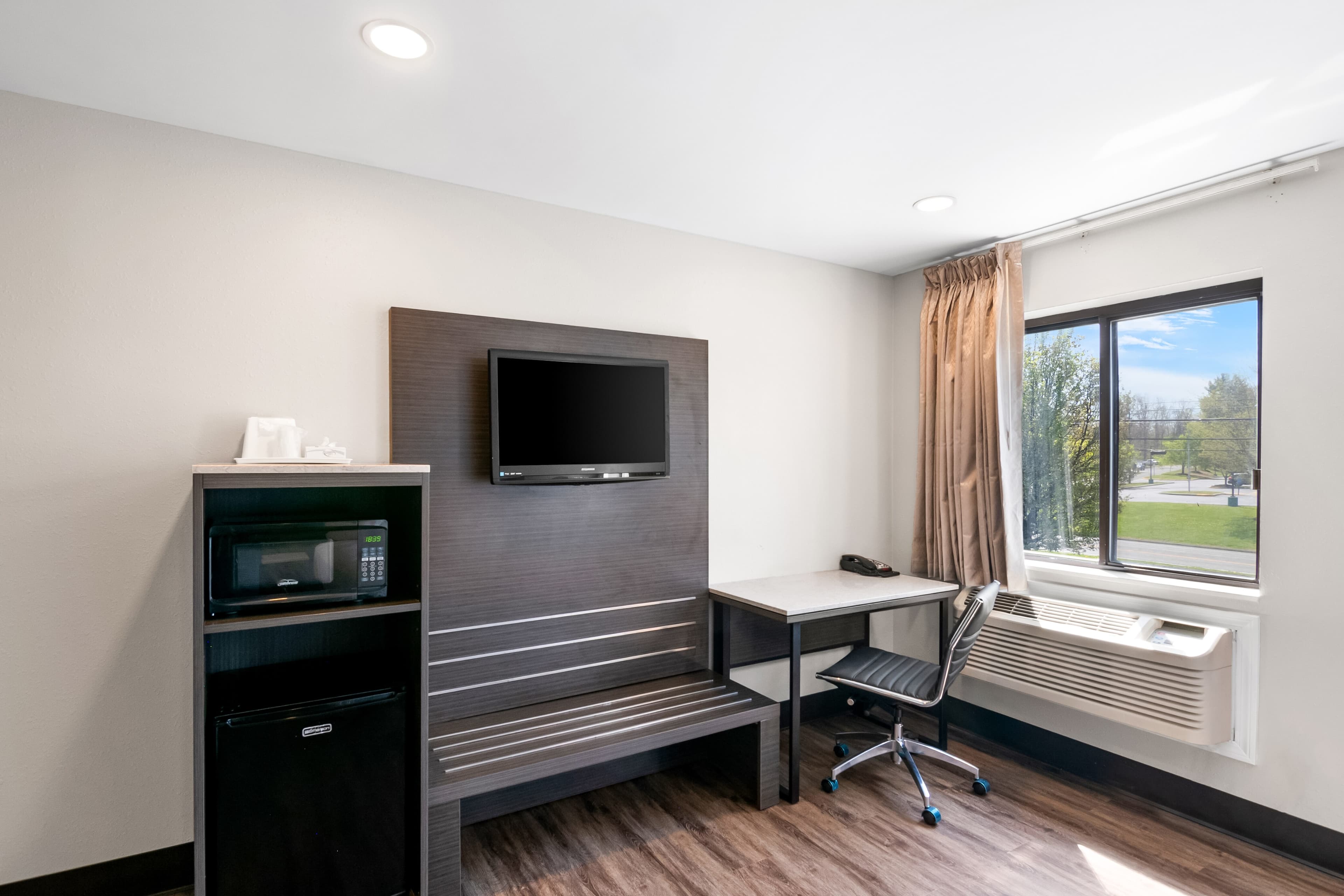 Econo Lodge Bethel - Danbury — 11