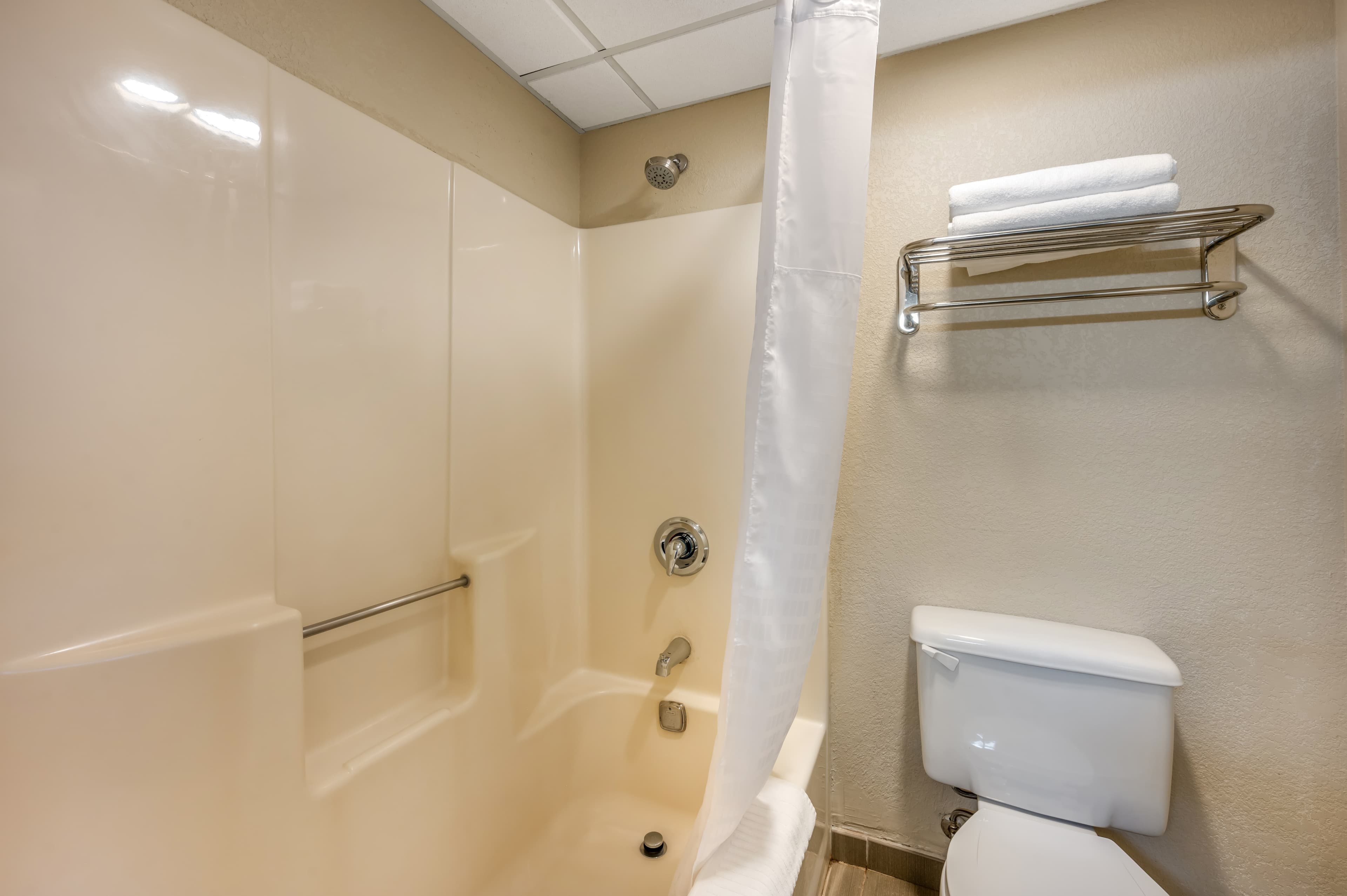Comfort Inn & Suites East Hartford - Hartford — 13