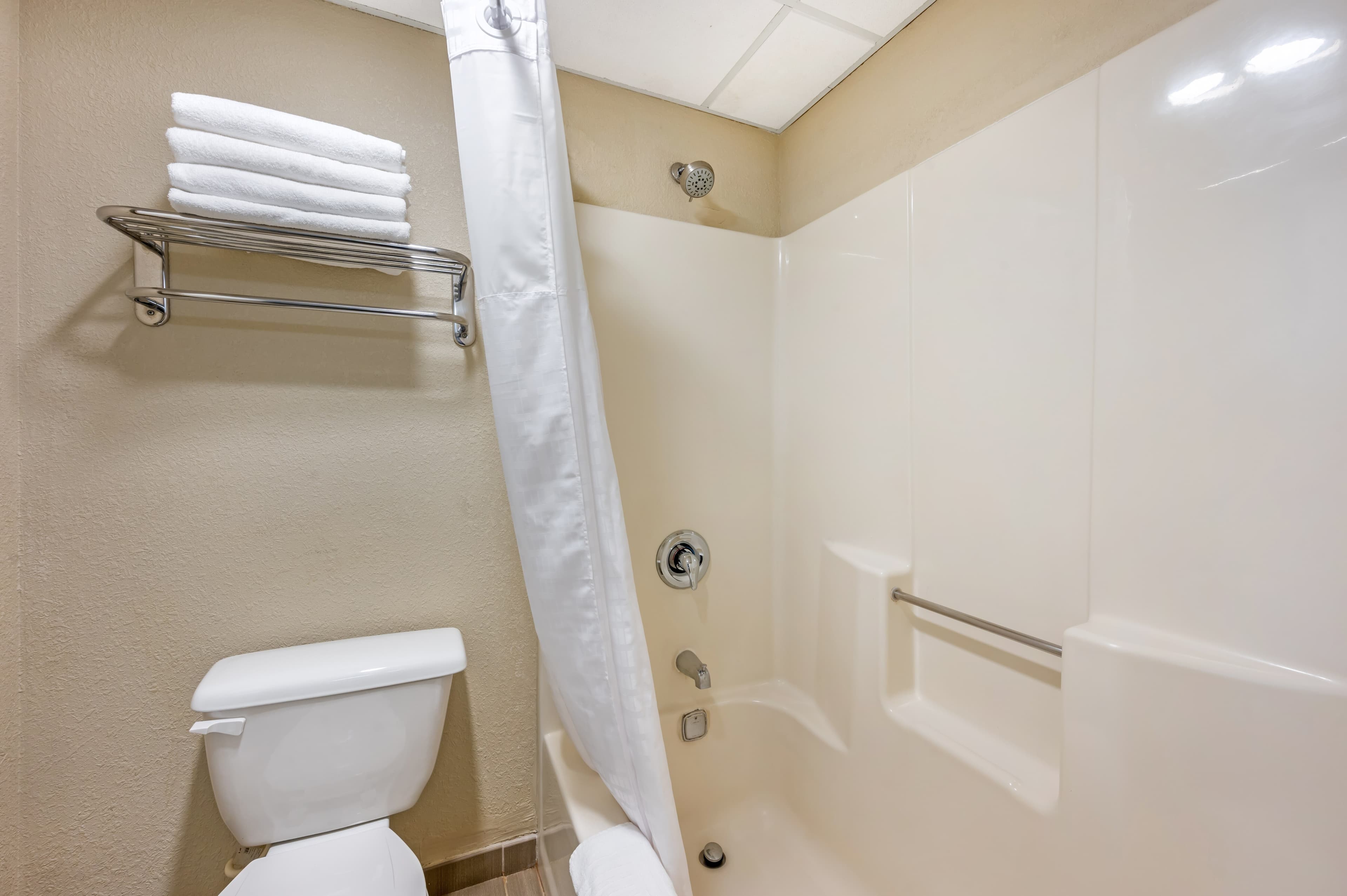 Comfort Inn & Suites East Hartford - Hartford — 9