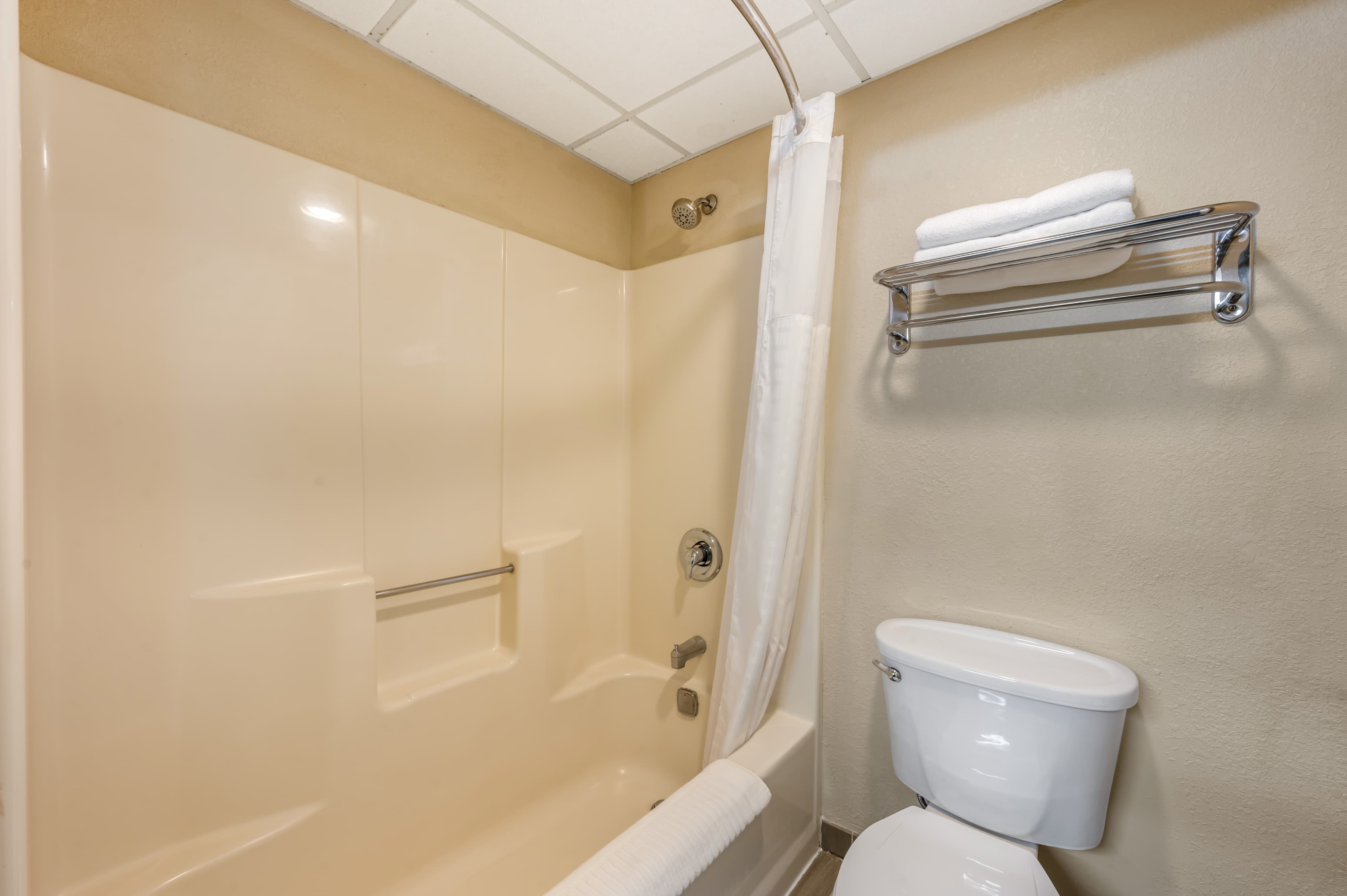 Comfort Inn & Suites East Hartford - Hartford — 25
