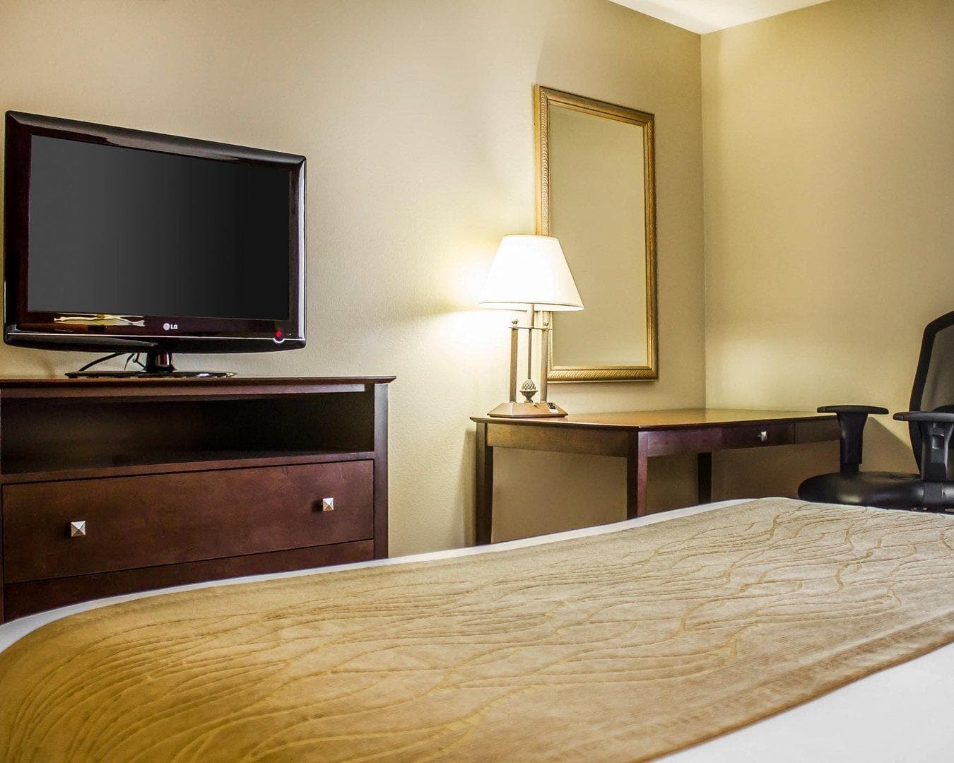 Comfort Inn & Suites Dayville - Killingly Industrial Park - Image 3