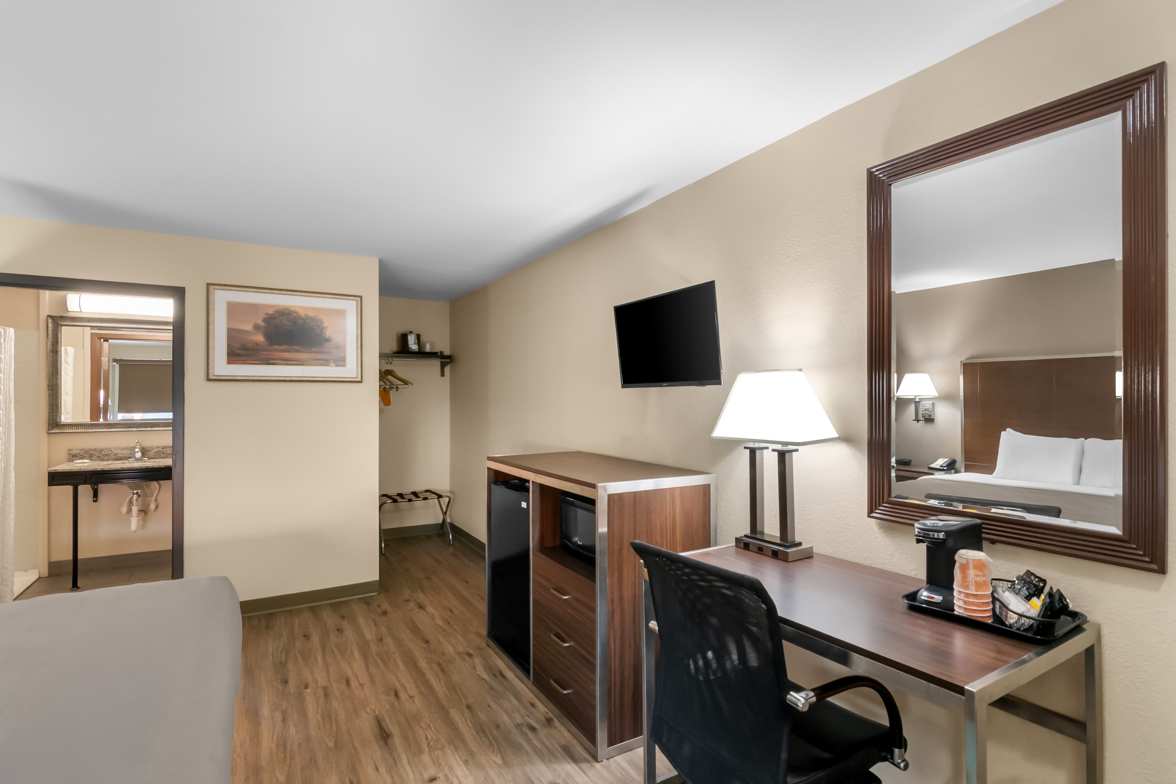 Quality Inn Waterbury East - Image 4