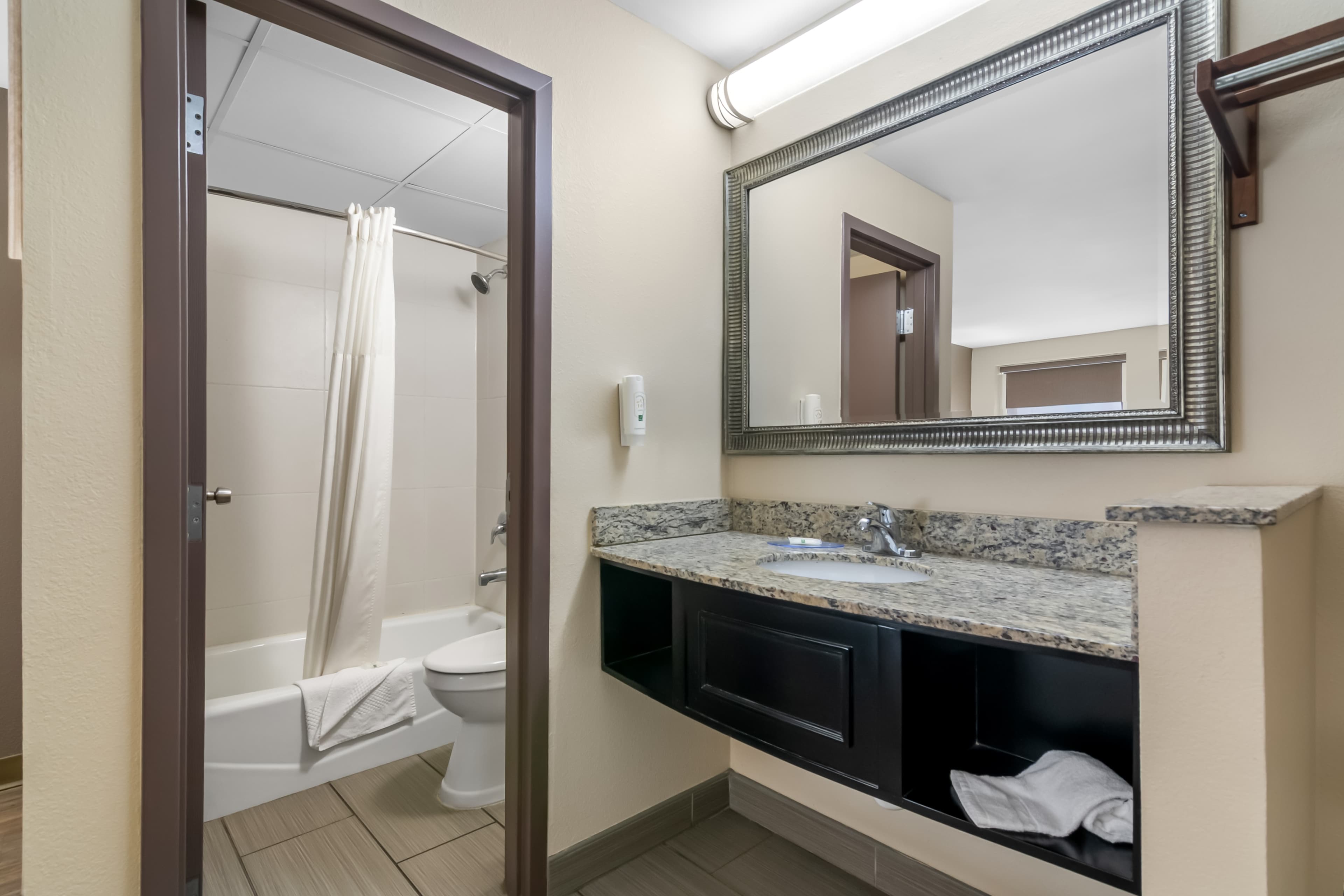 Quality Inn Waterbury East — 15