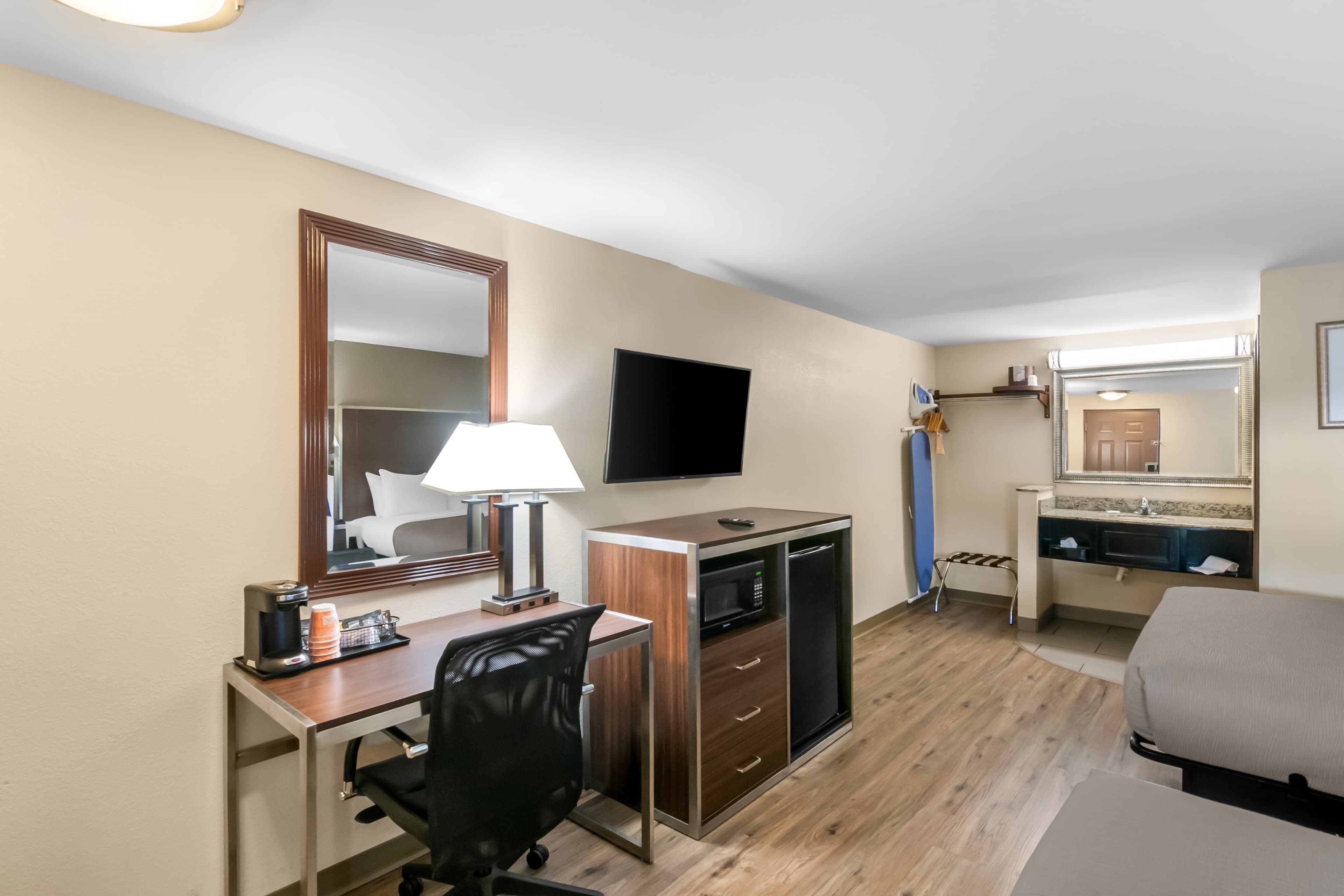 Quality Inn Waterbury East — 17
